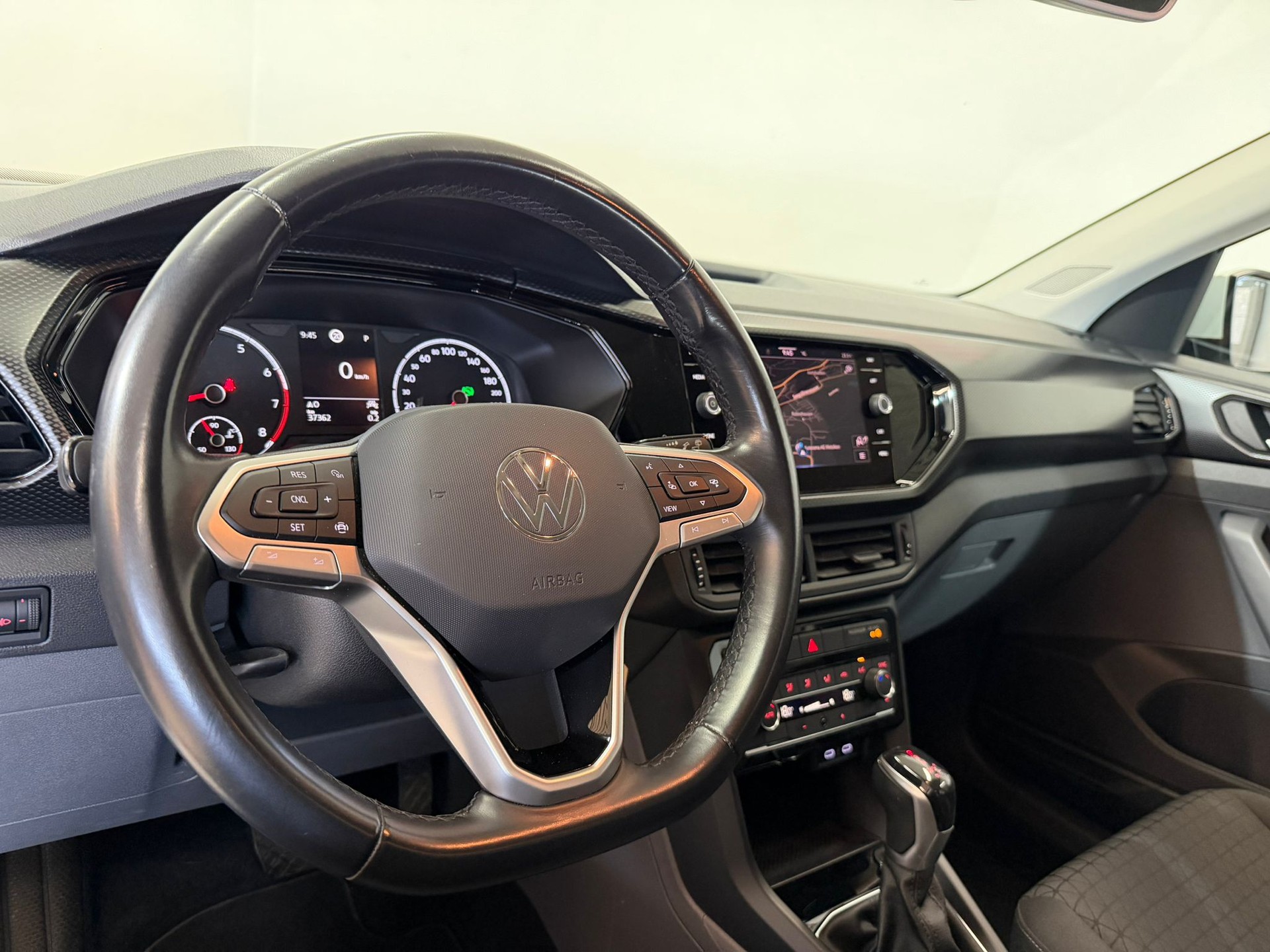 VW T-Cross 1.0 TSI Life DSG-image-4