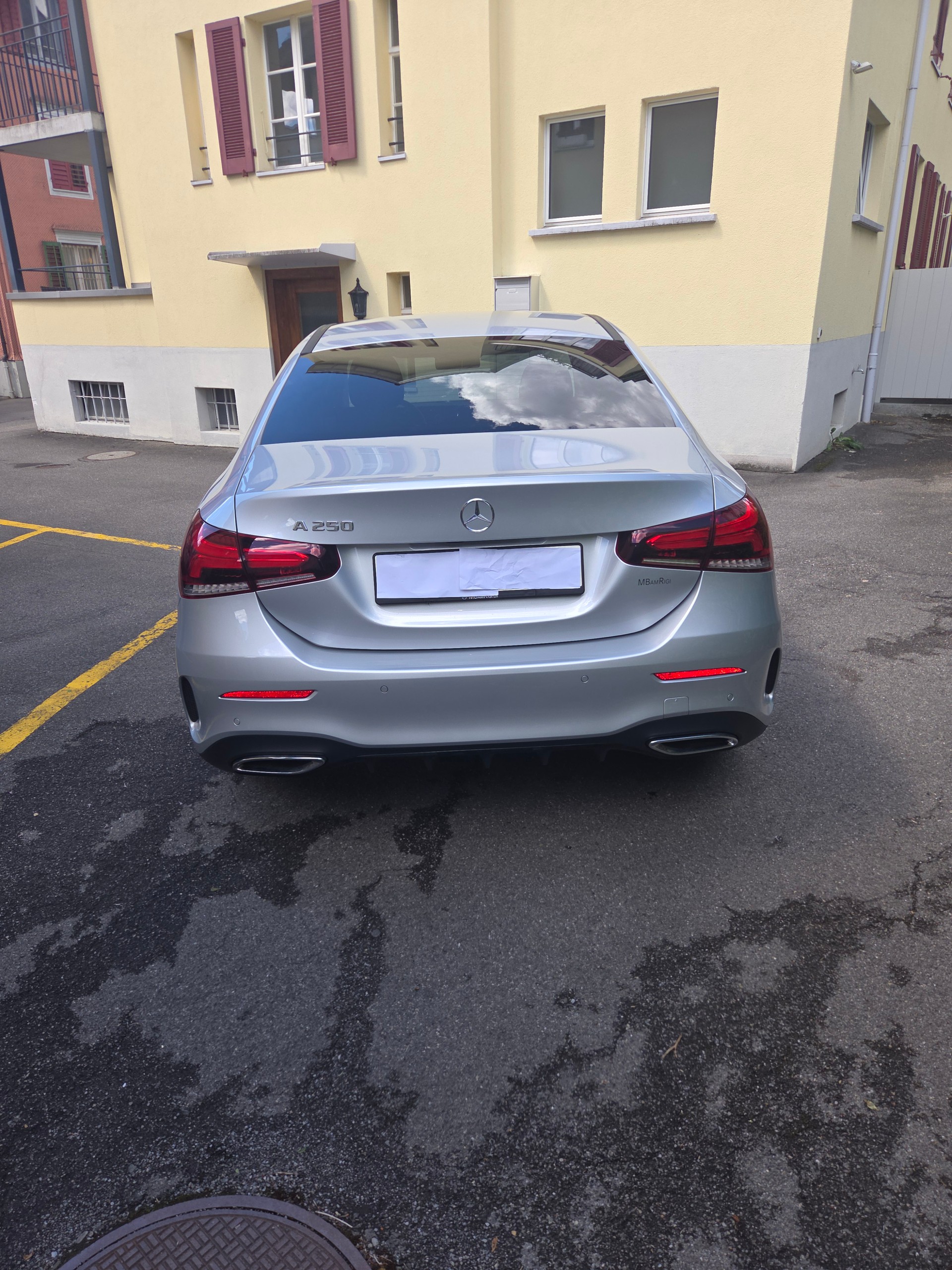 MERCEDES-BENZ A 250 AMG Line-image-3