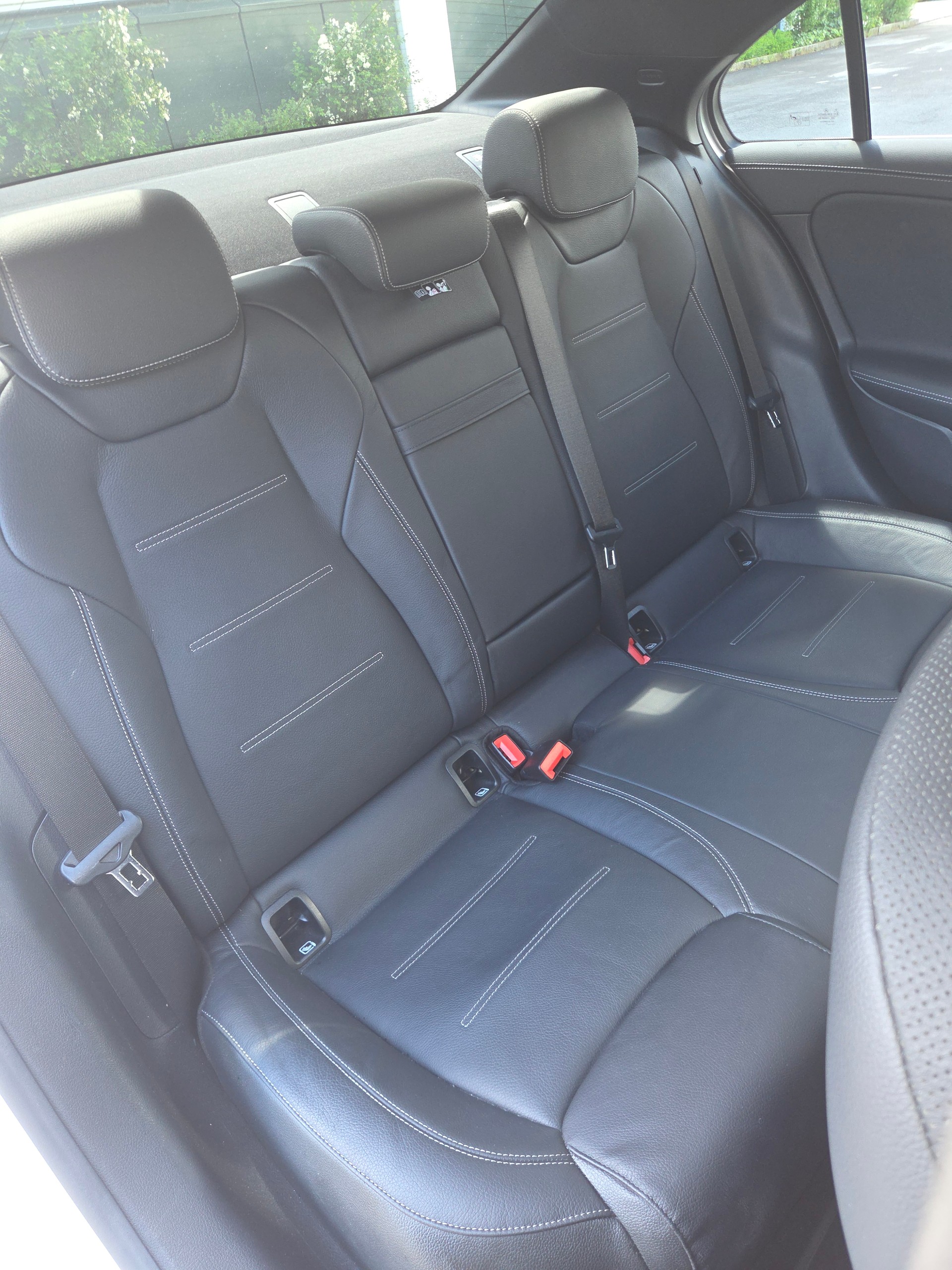 MERCEDES-BENZ A 250 AMG Line-image-9