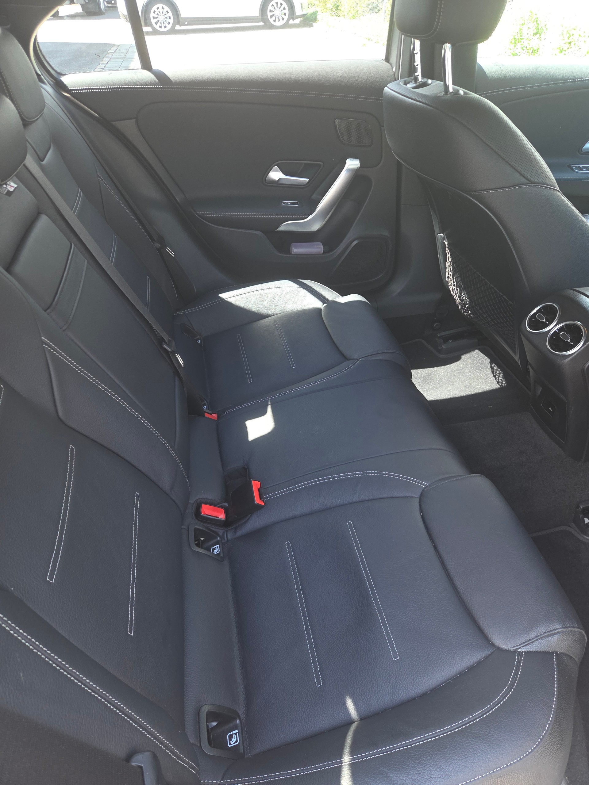 MERCEDES-BENZ A 250 AMG Line-image-8