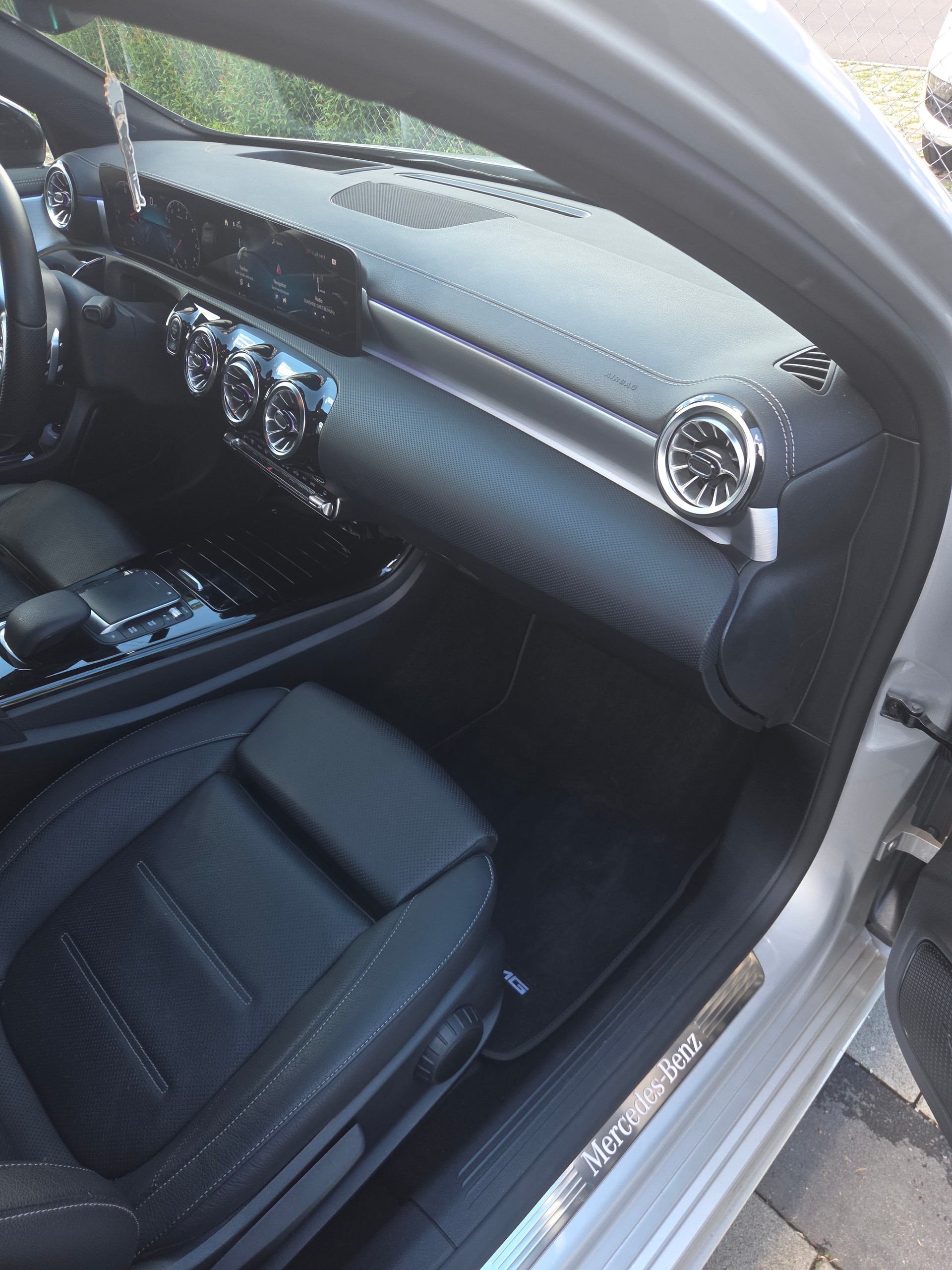 MERCEDES-BENZ A 250 AMG Line-image-10