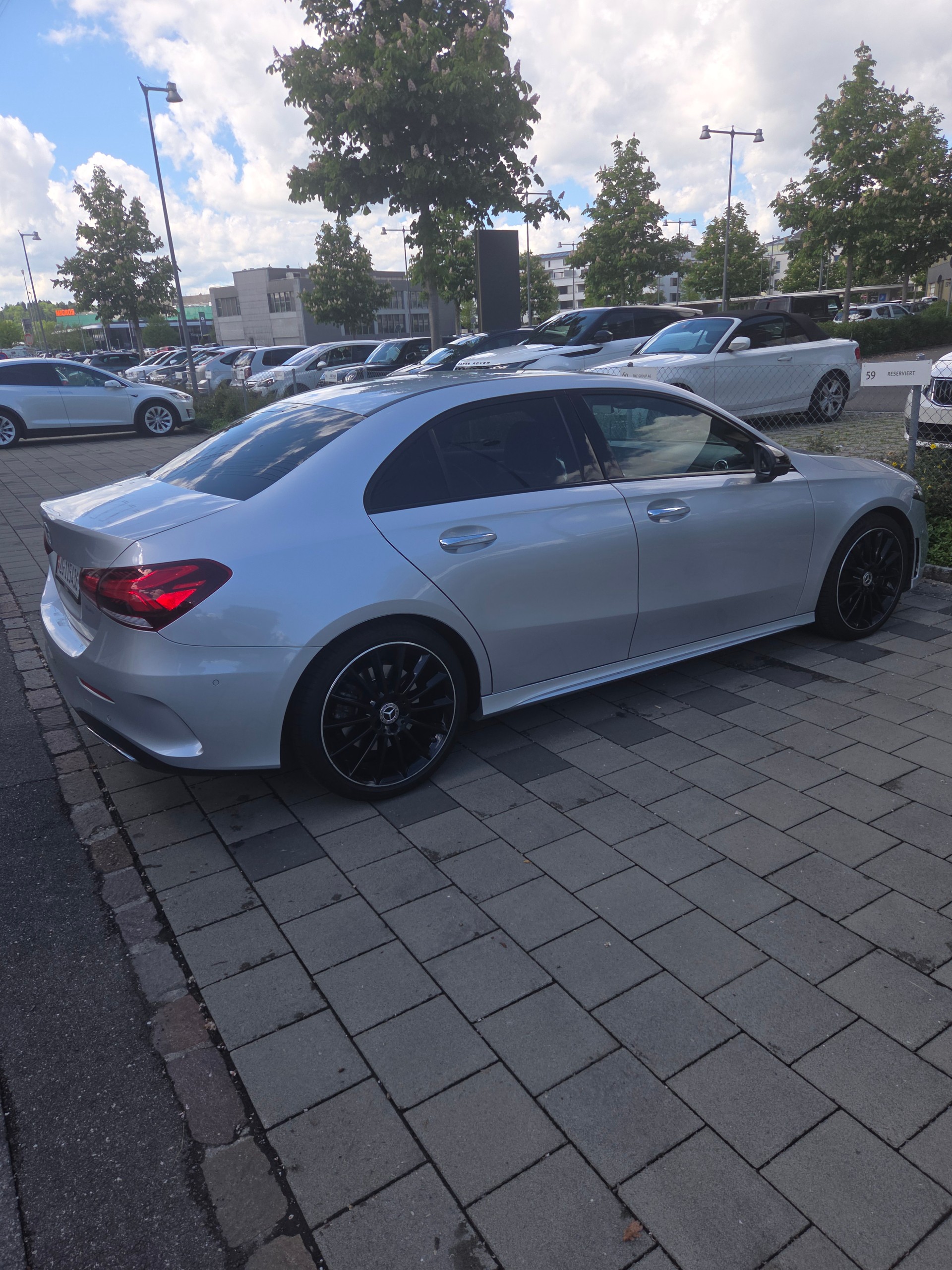 MERCEDES-BENZ A 250 AMG Line-image-1