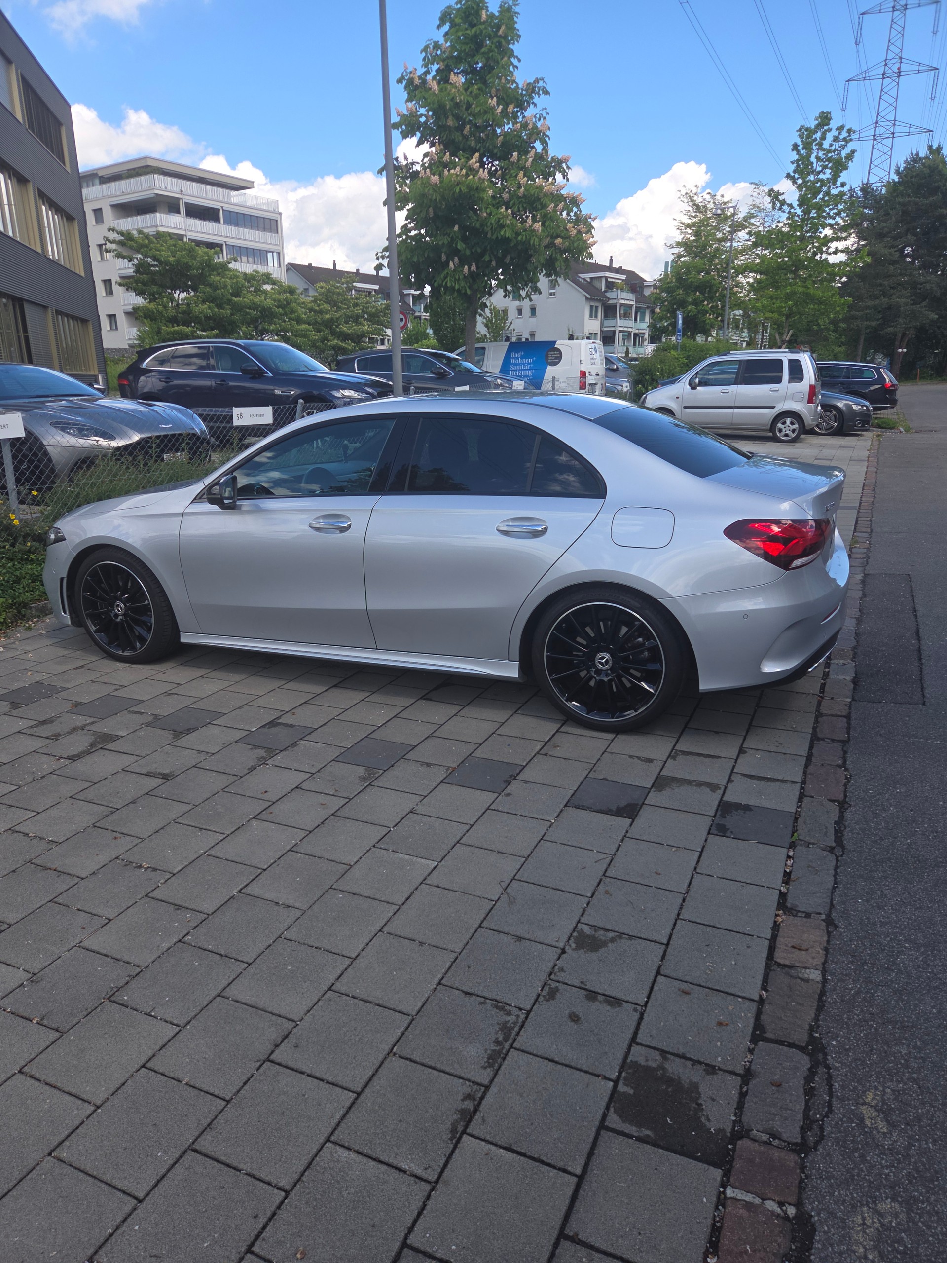 MERCEDES-BENZ A 250 AMG Line-image-2