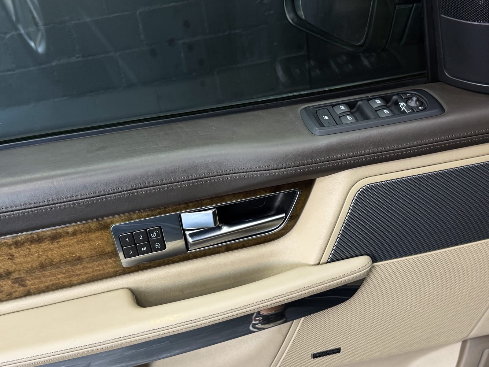 LAND ROVER Range Rover Sport 3.0 TDV6 SE Automatic-image-23