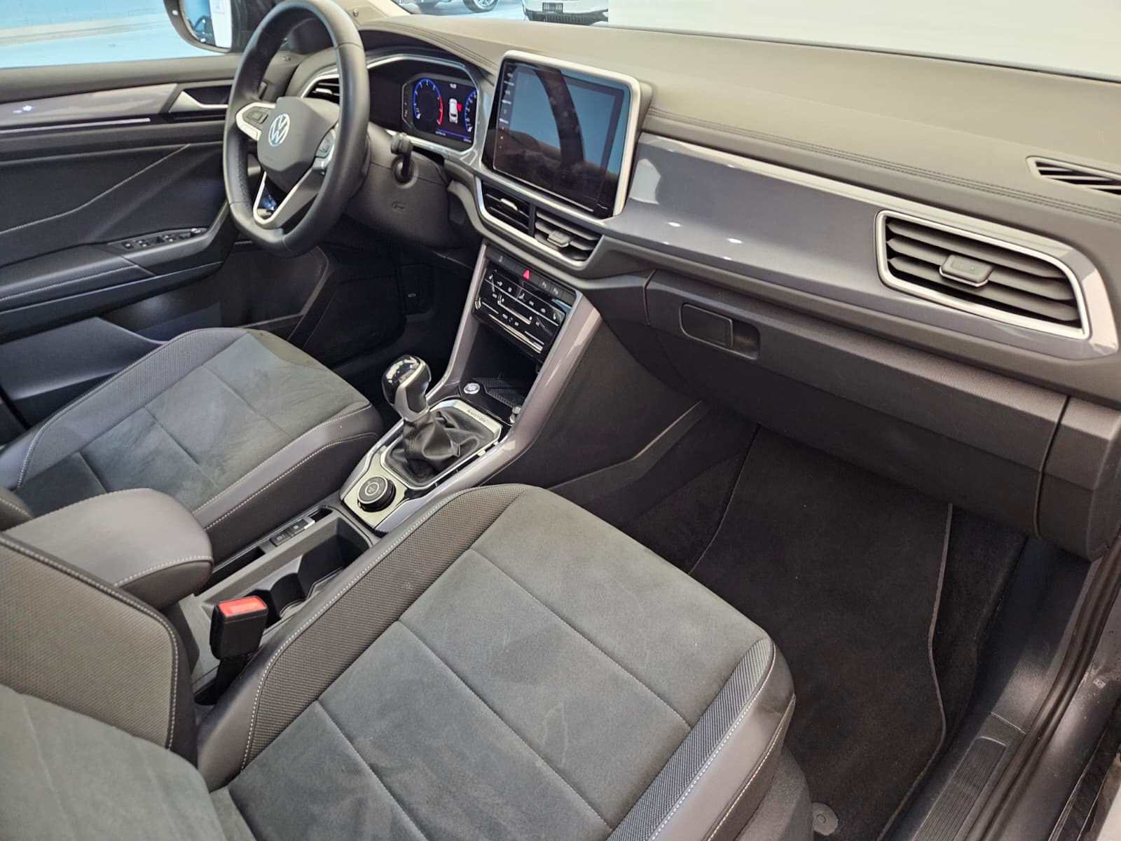 VW T-Roc 2.0 TSI Style DSG 4Motion-image-11