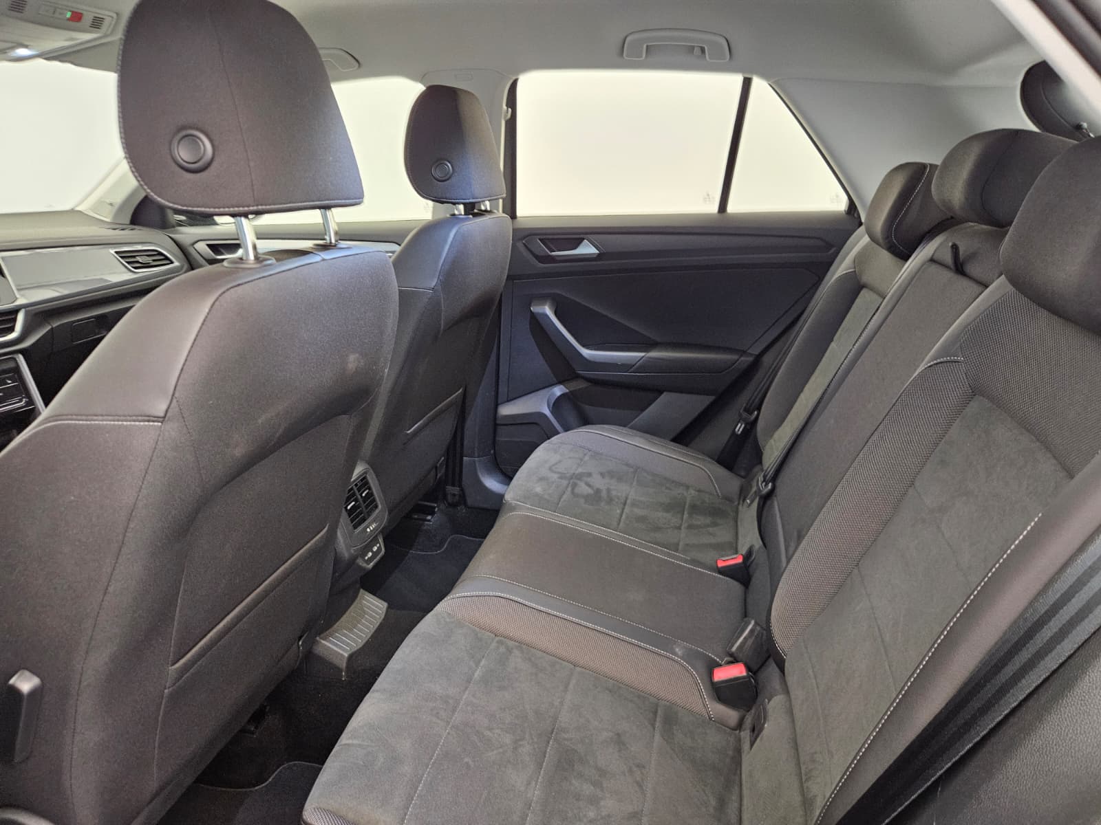 VW T-Roc 2.0 TSI Style DSG 4Motion-image-12
