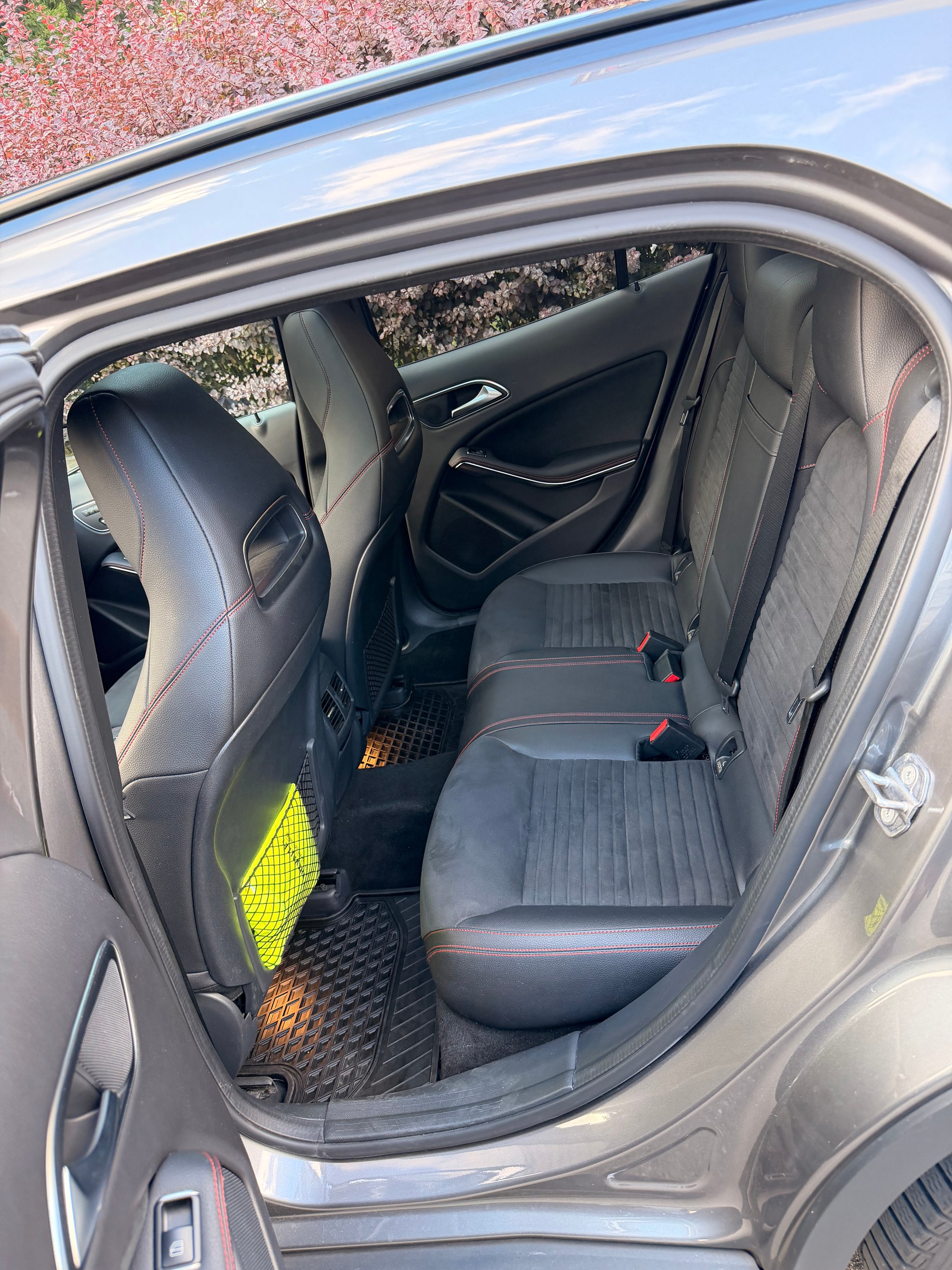 MERCEDES-BENZ GLA 220 AMG Line 4m-image-3