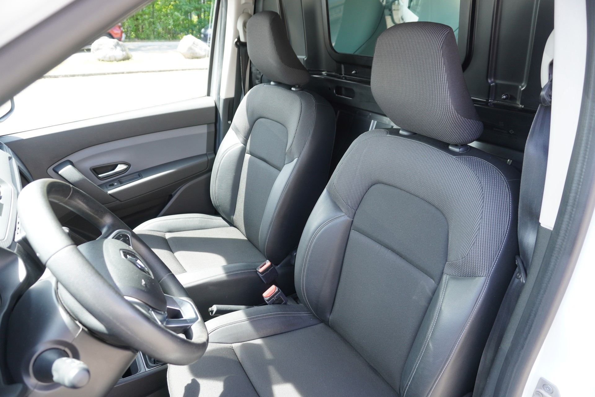 RENAULT Express 1.3TCe 100 PF Extra-image-11