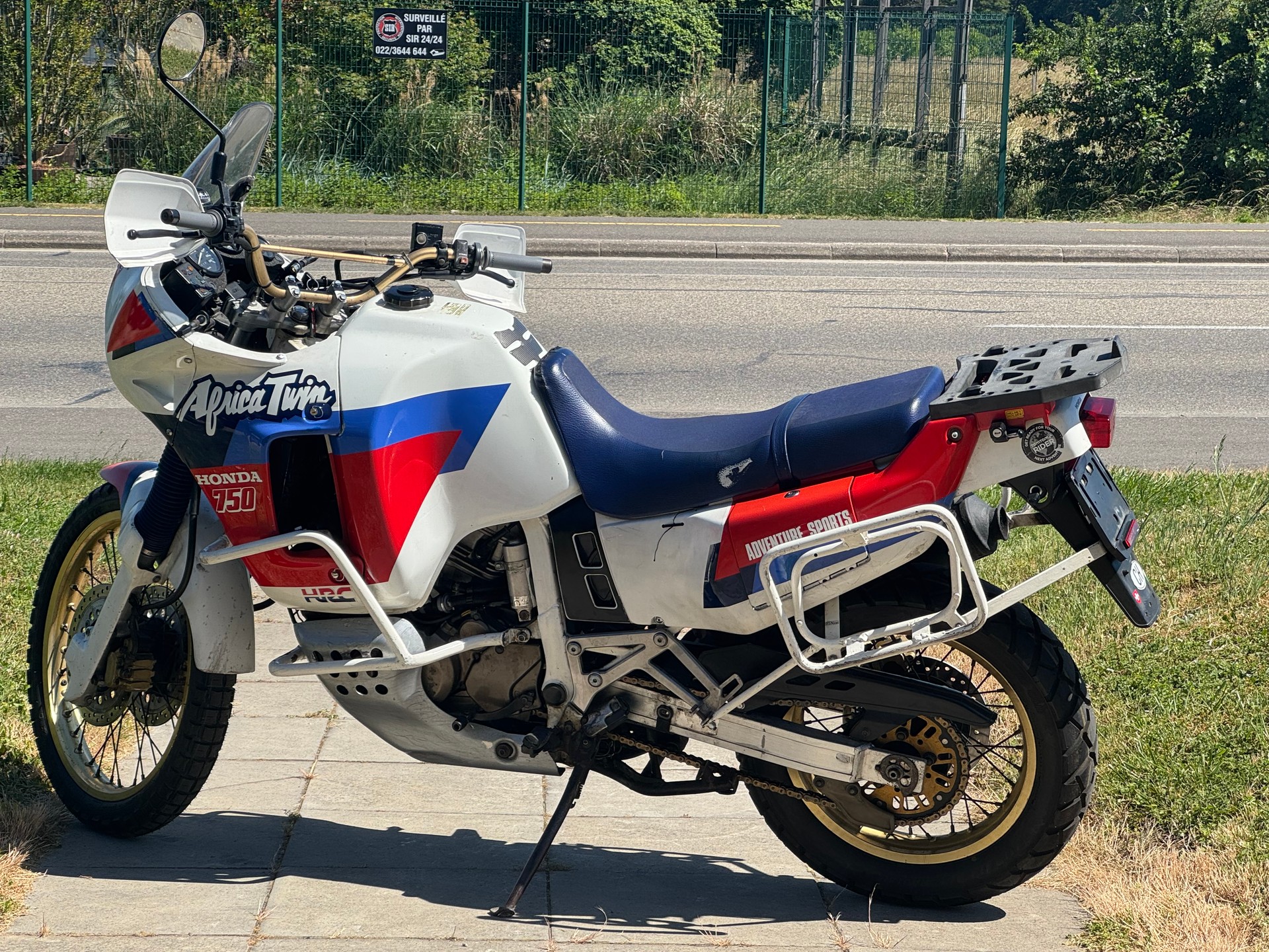 HONDA Africa Twin 750-showroom-element-3
