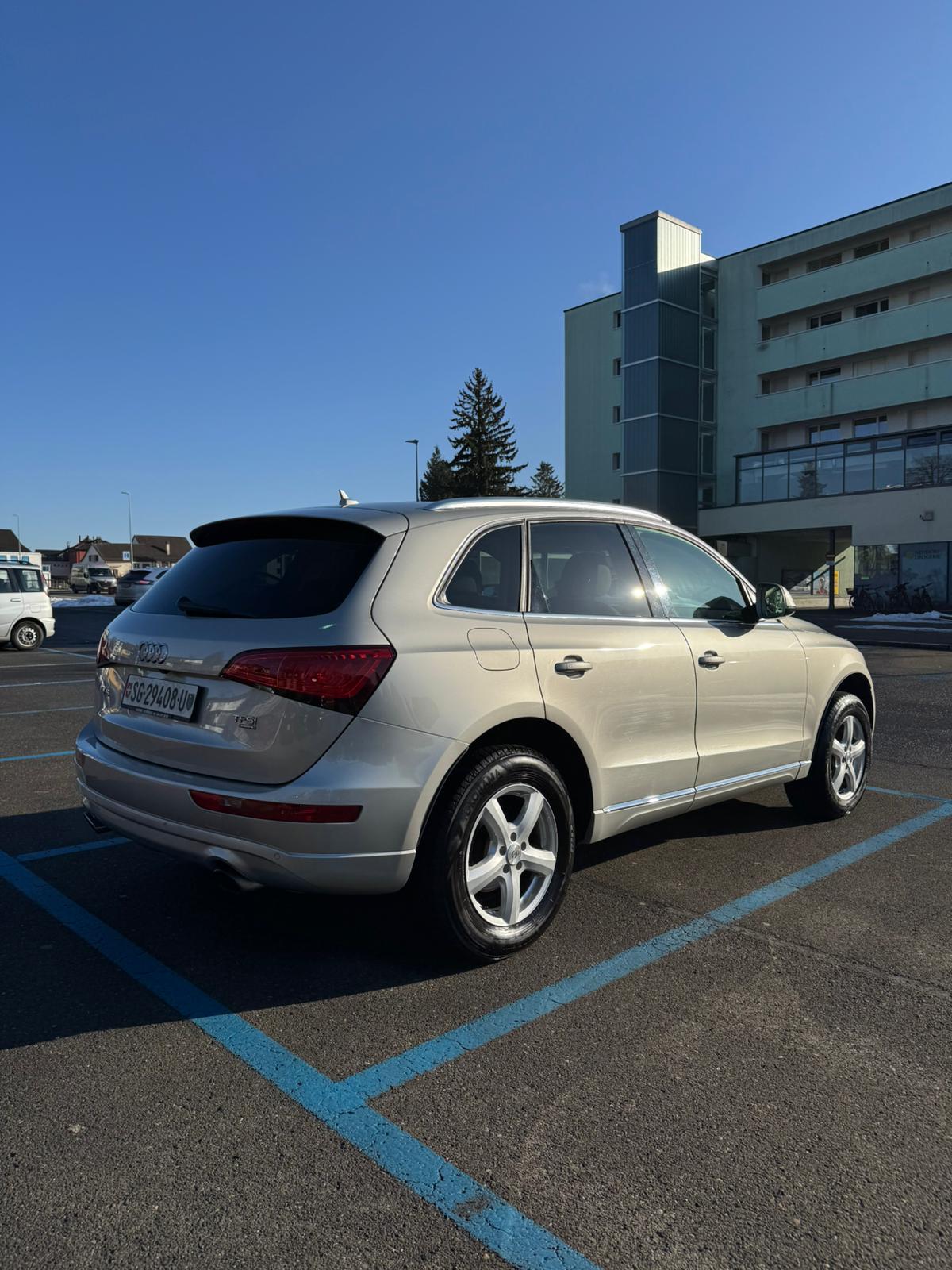 AUDI Q5 2.0 TFSI quattro tiptronic-image-2