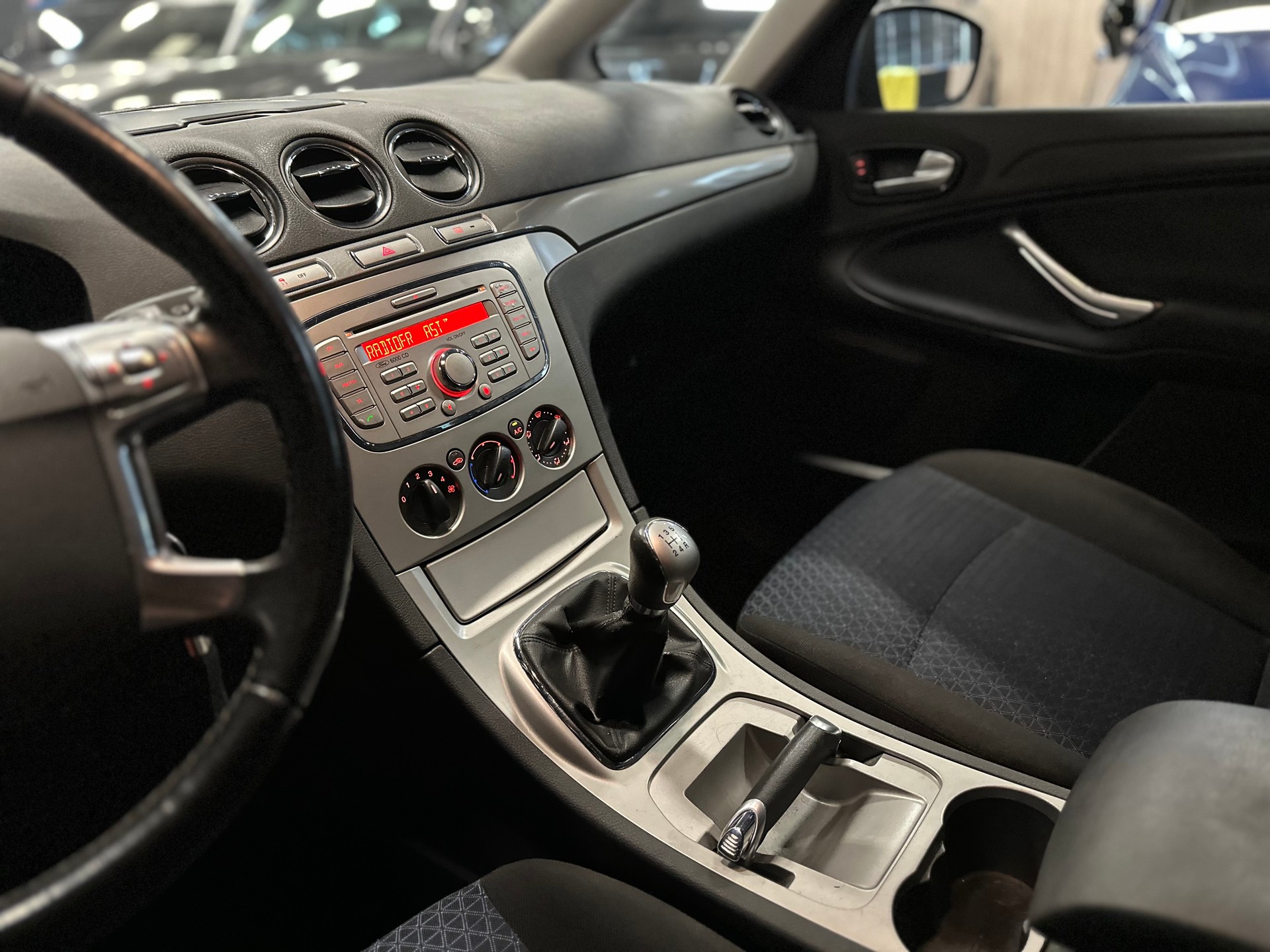 FORD S-Max 2.0i DuraTec Trend / ** 7 Sitze - Ab MFK & Frisch ab Service **-image-11