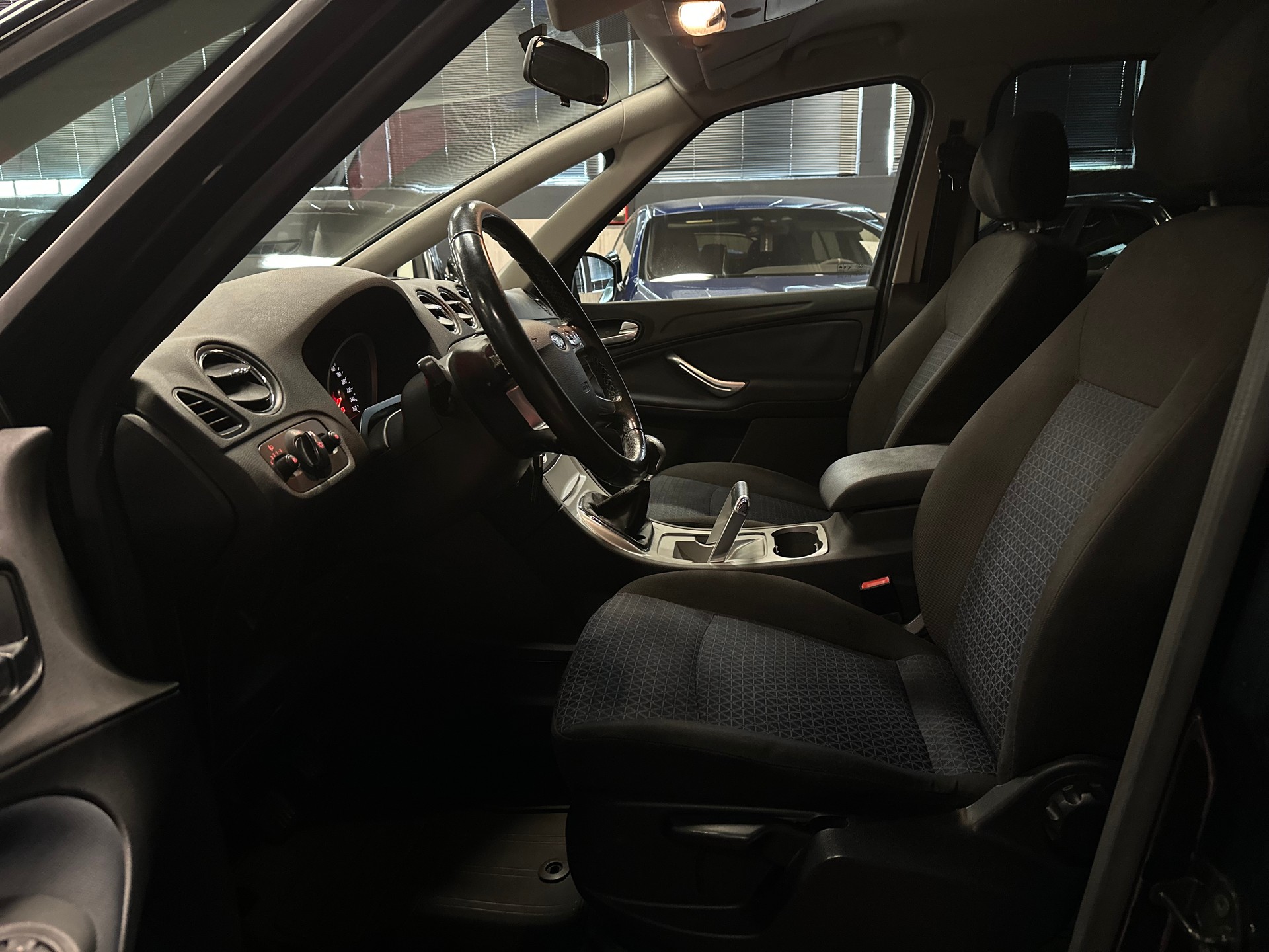 FORD S-Max 2.0i DuraTec Trend / ** 7 Sitze - Ab MFK & Frisch ab Service **-image-8