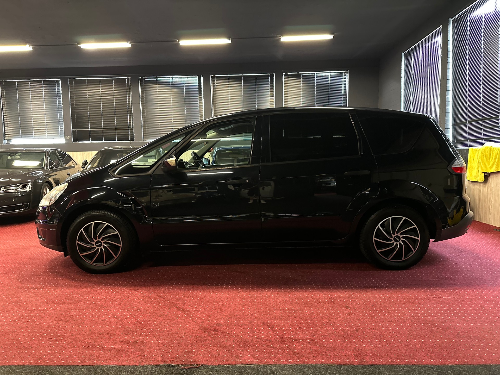 FORD S-Max 2.0i DuraTec Trend / ** 7 Sitze - Ab MFK & Frisch ab Service **-image-6