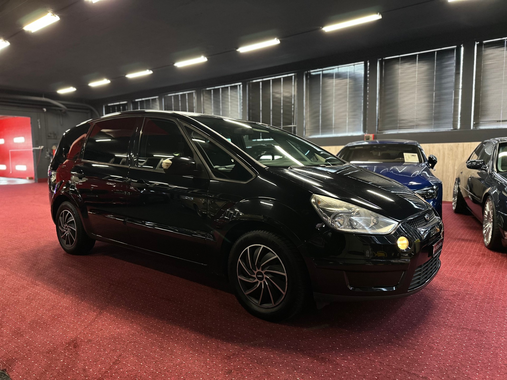FORD S-Max 2.0i DuraTec Trend / ** 7 Sitze - Ab MFK & Frisch ab Service **-image-1