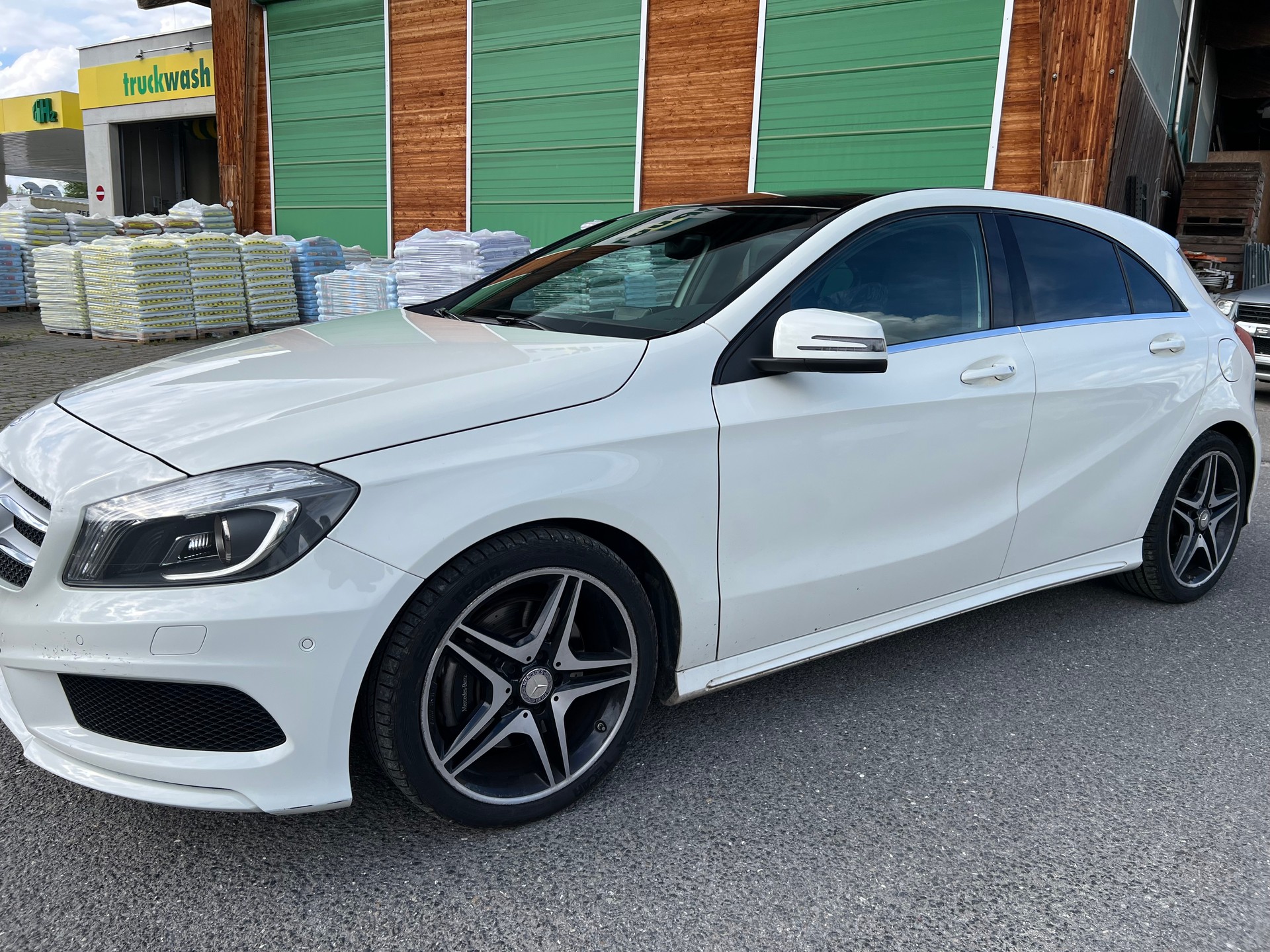 MERCEDES-BENZ A 250 AMG Line 4Matic 7G-DCT-image-1