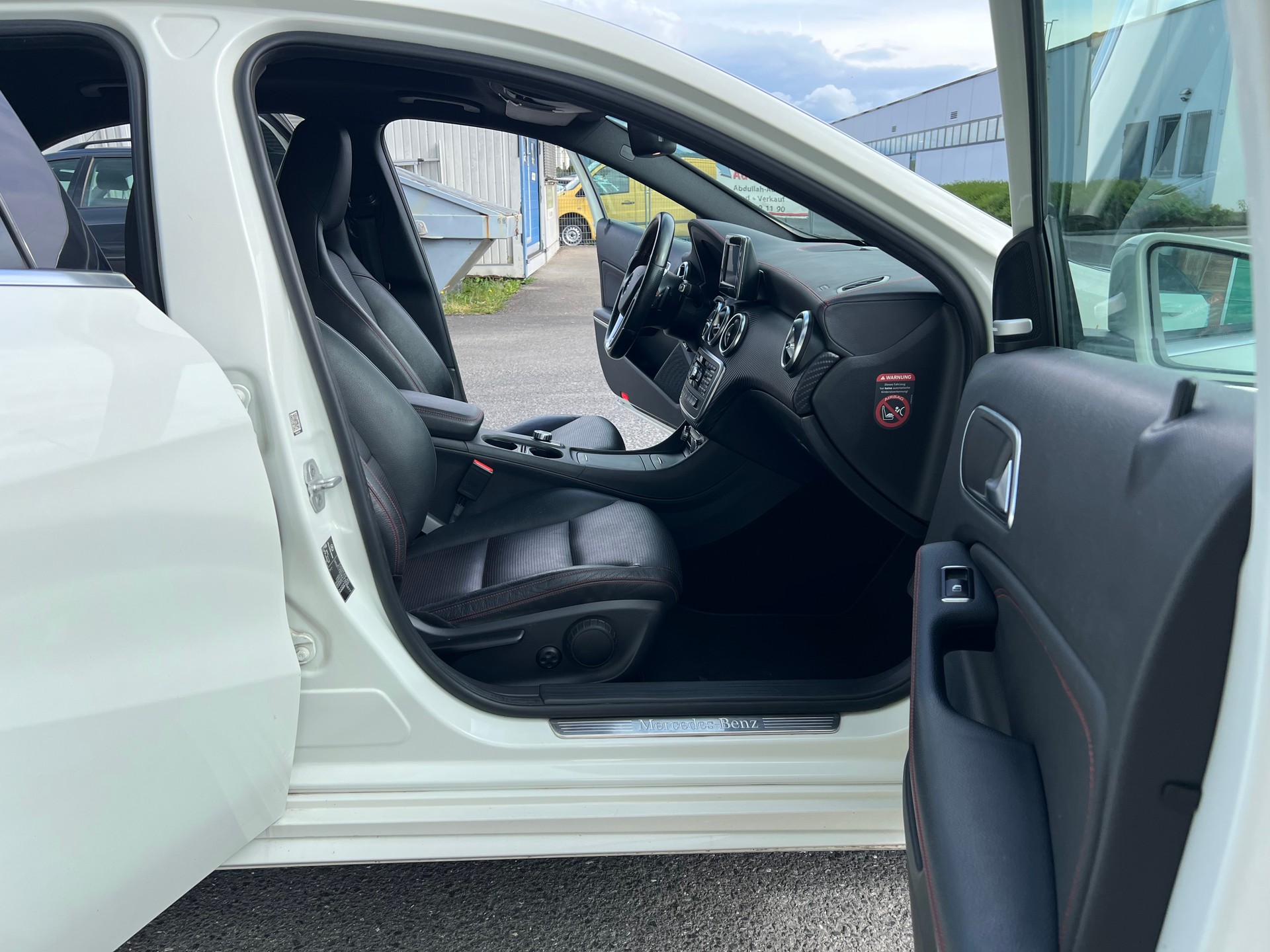 MERCEDES-BENZ A 250 AMG Line 4Matic 7G-DCT-image-9