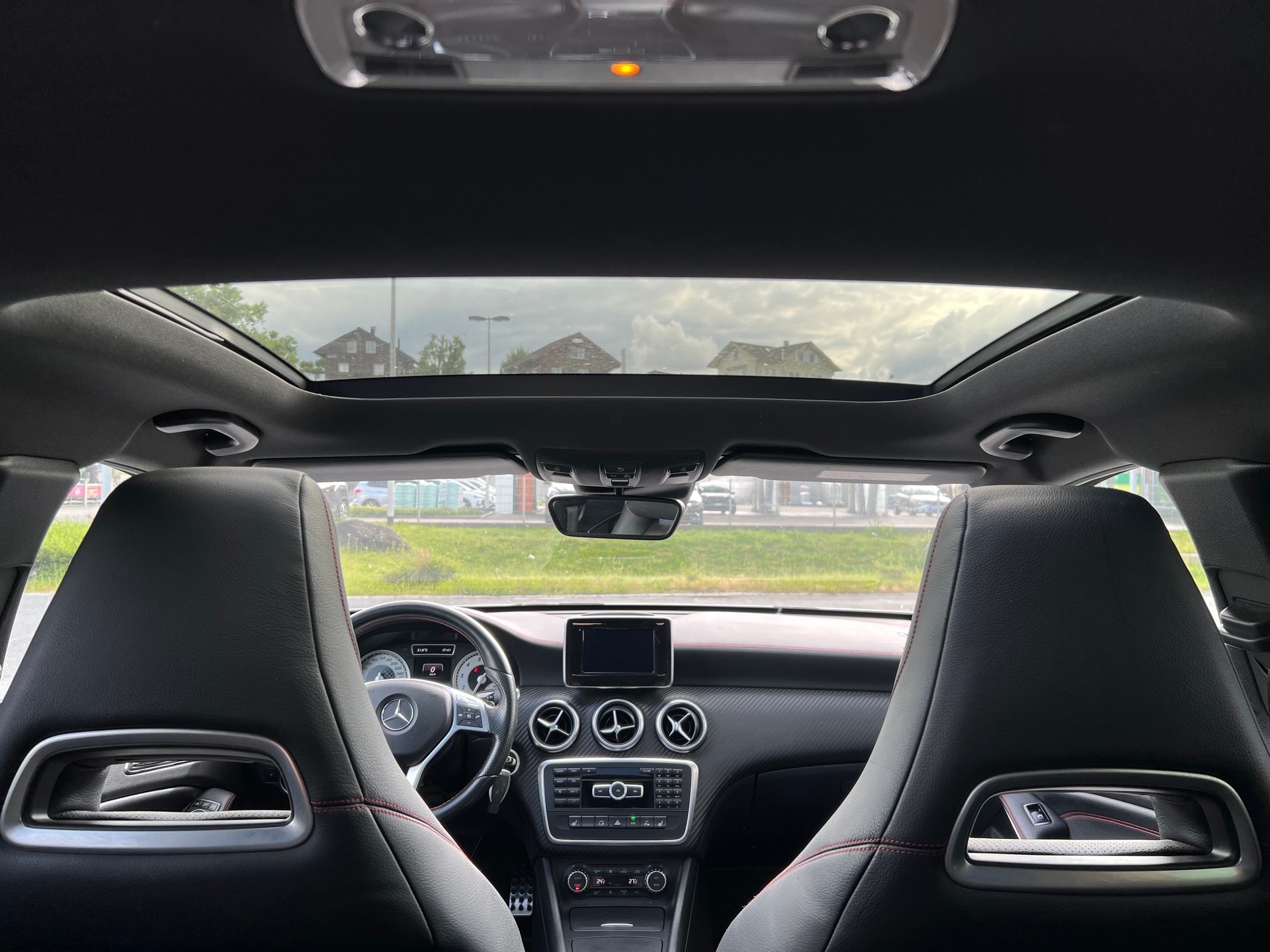 MERCEDES-BENZ A 250 AMG Line 4Matic 7G-DCT-image-12