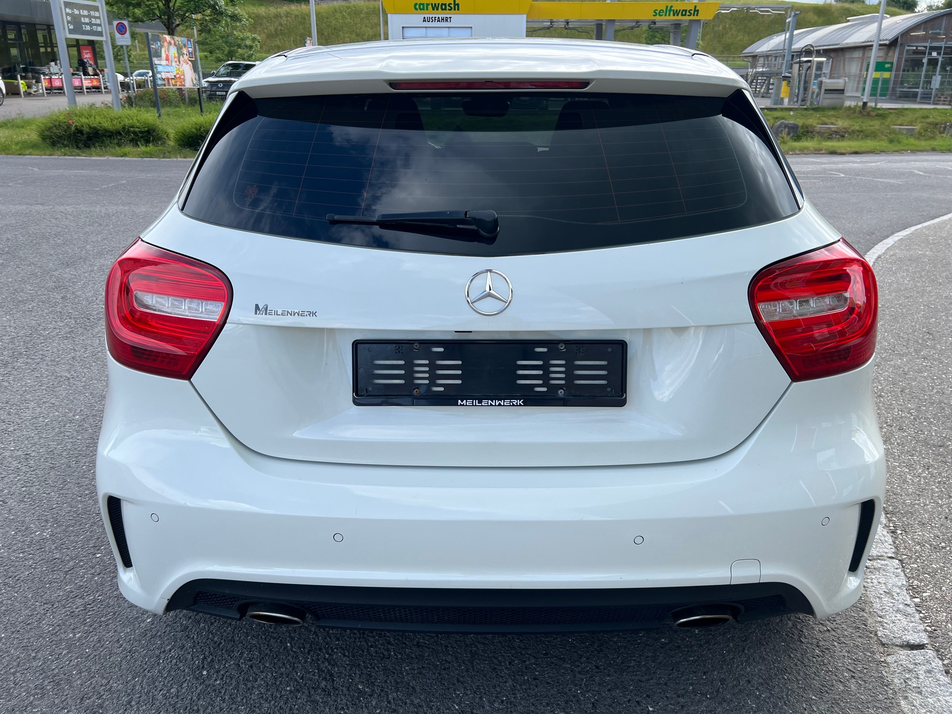 MERCEDES-BENZ A 250 AMG Line 4Matic 7G-DCT-image-5