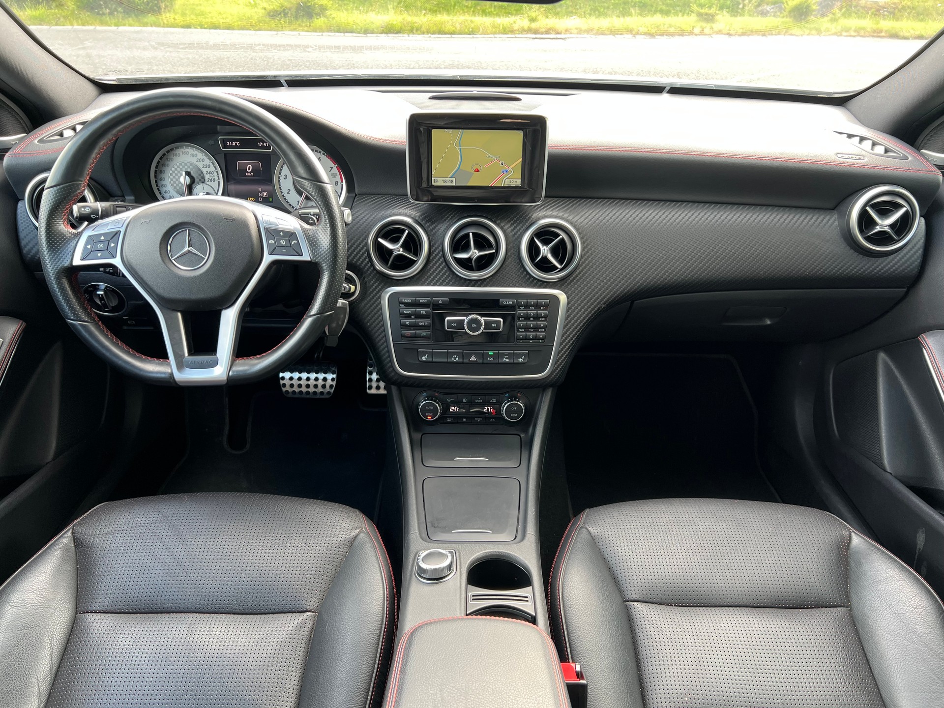 MERCEDES-BENZ A 250 AMG Line 4Matic 7G-DCT-image-13