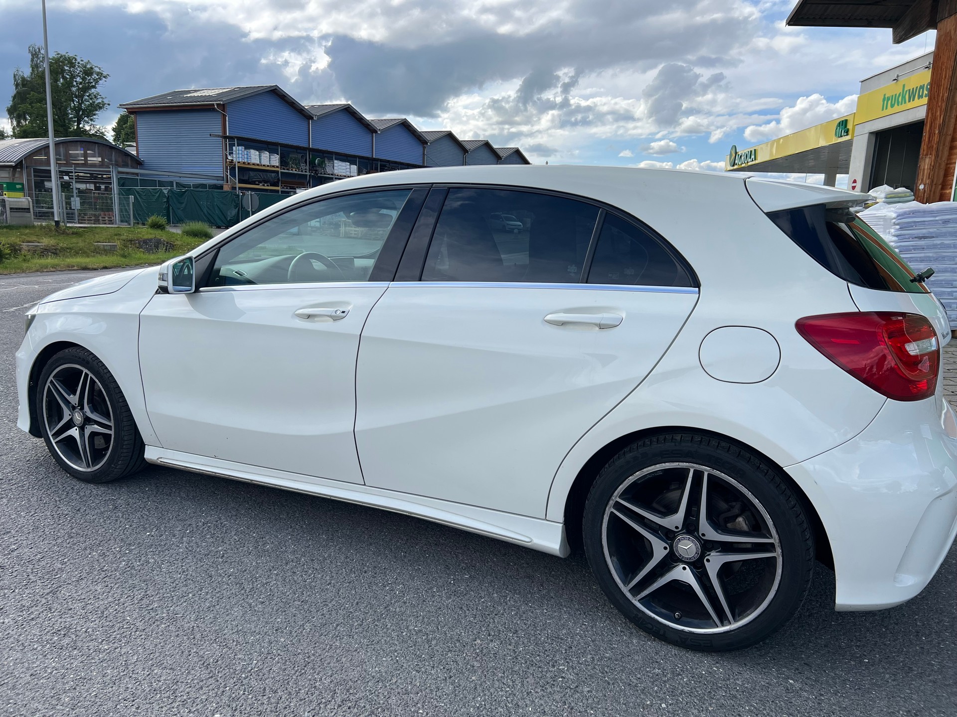 MERCEDES-BENZ A 250 AMG Line 4Matic 7G-DCT-image-3