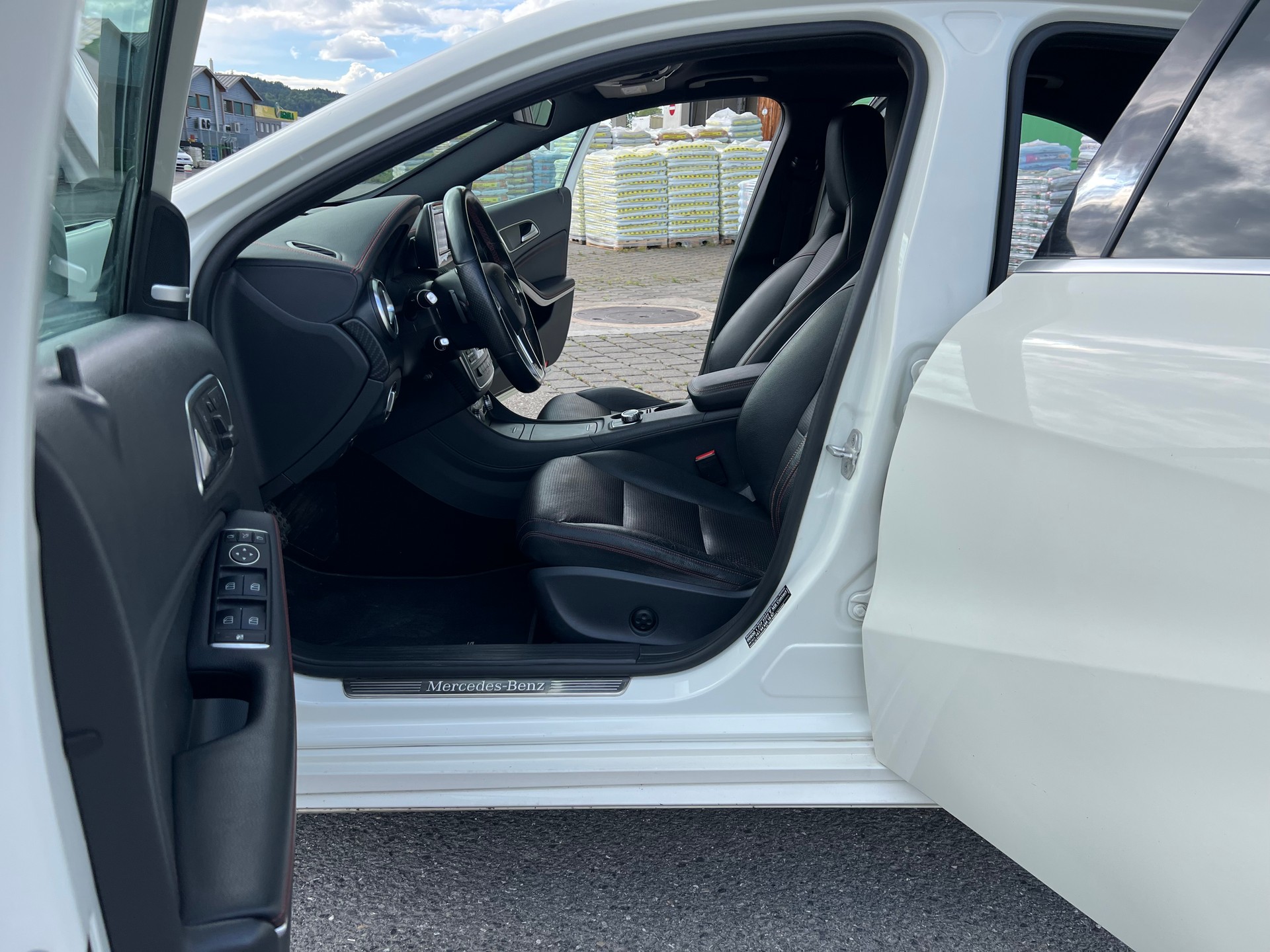 MERCEDES-BENZ A 250 AMG Line 4Matic 7G-DCT-image-8