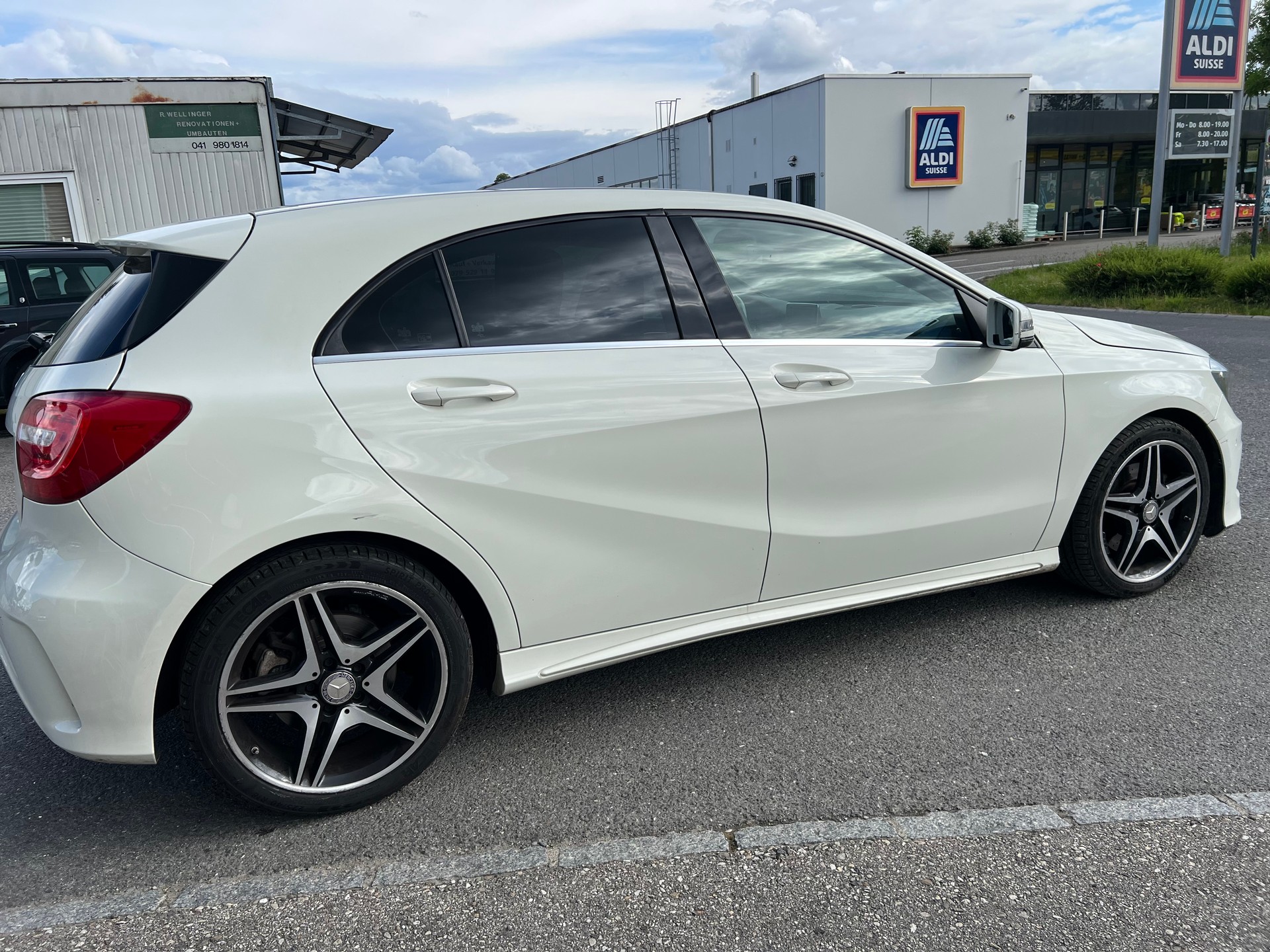 MERCEDES-BENZ A 250 AMG Line 4Matic 7G-DCT-image-4
