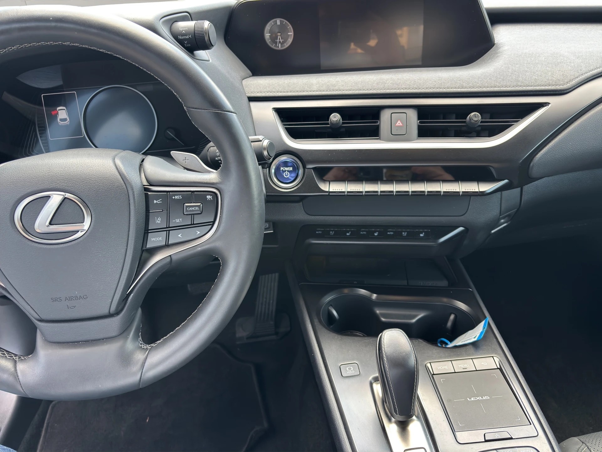 LEXUS UX 300e Excellence Automatic-image-9