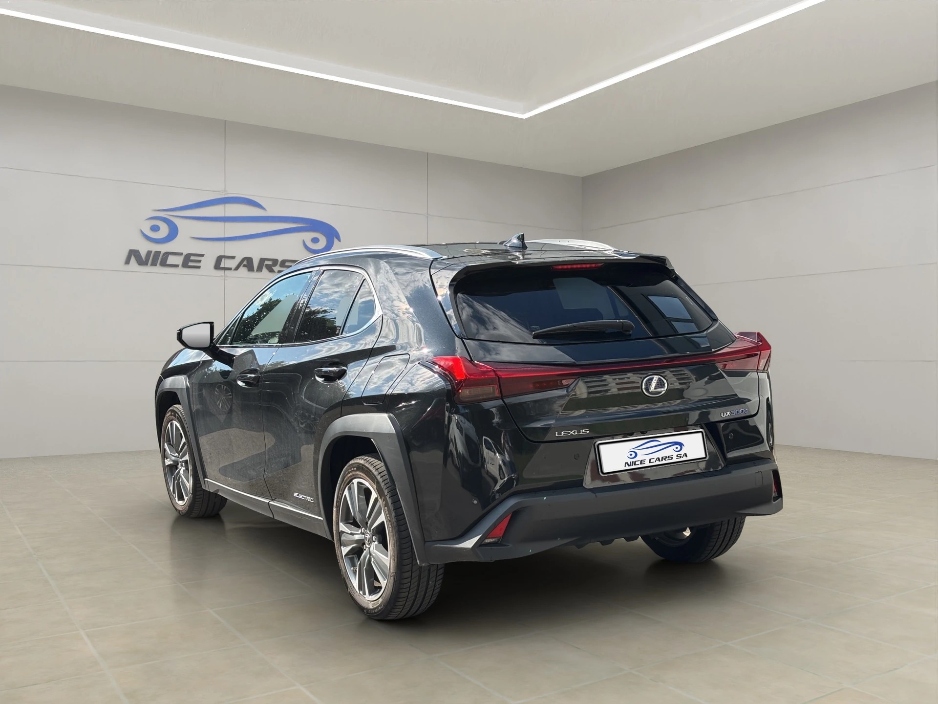 LEXUS UX 300e Excellence Automatic-image-8