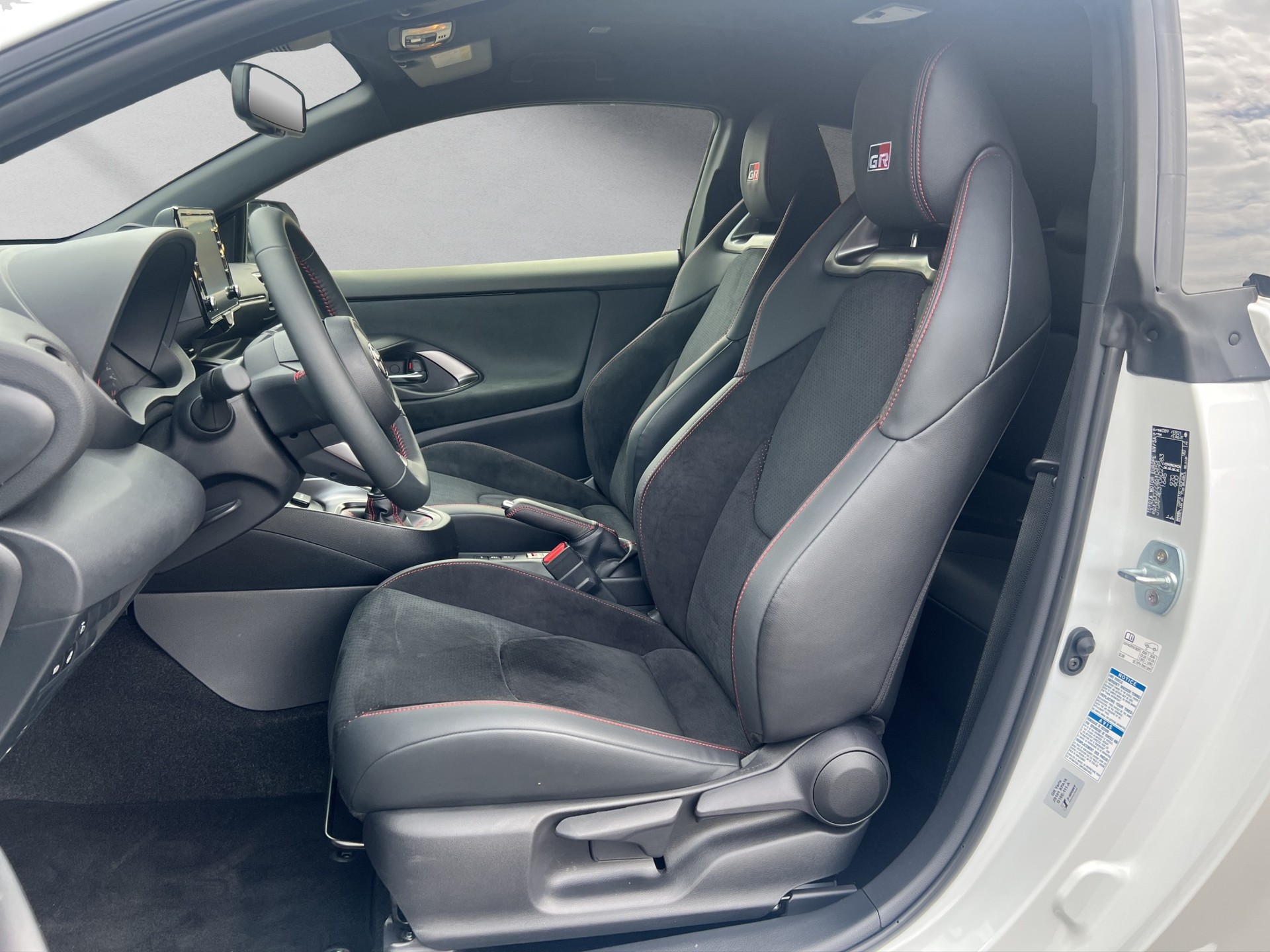 TOYOTA GR Yaris 1.6 Turbo Sport 4x4-image-6