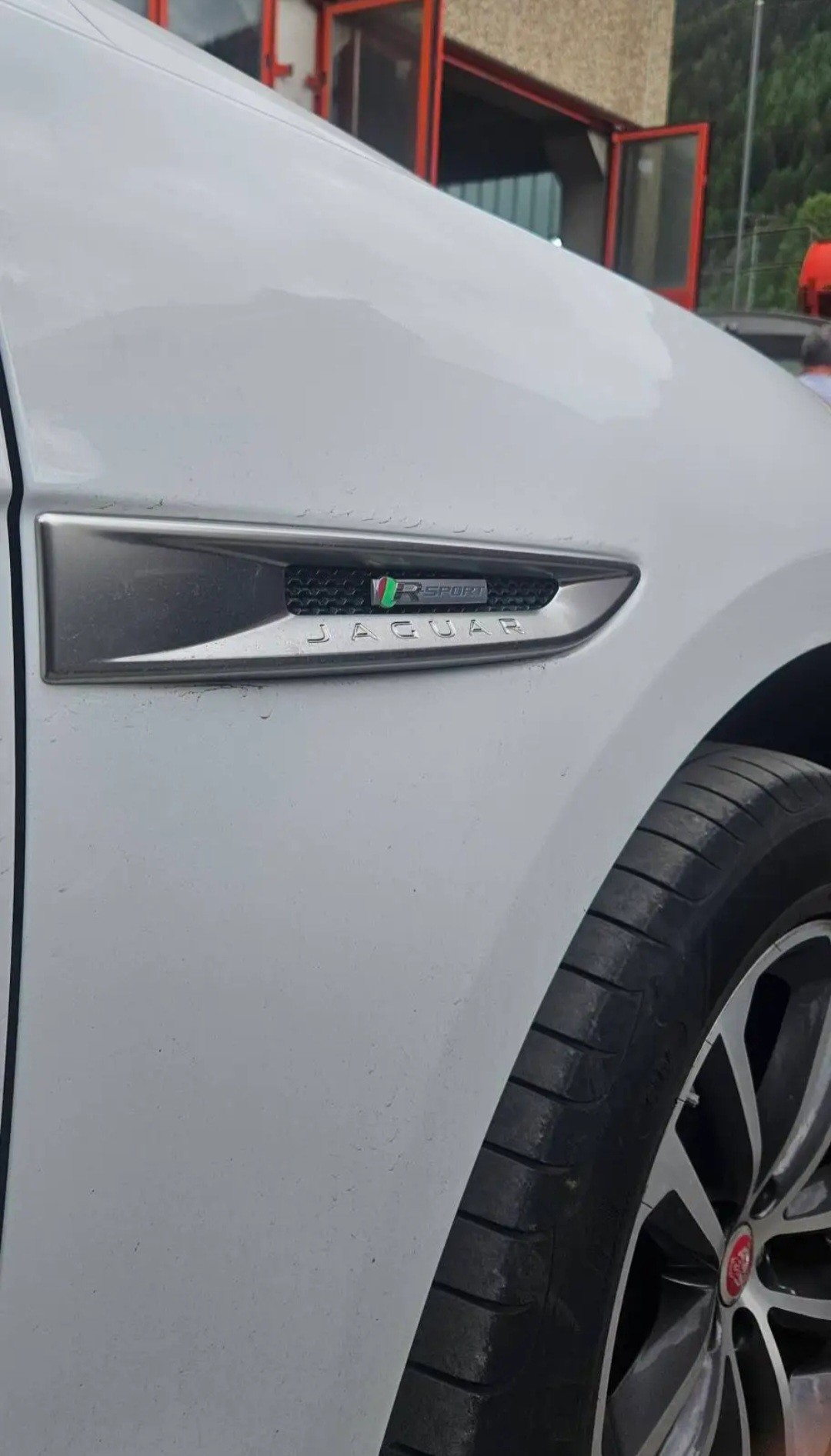 JAGUAR F-PACE-image-5