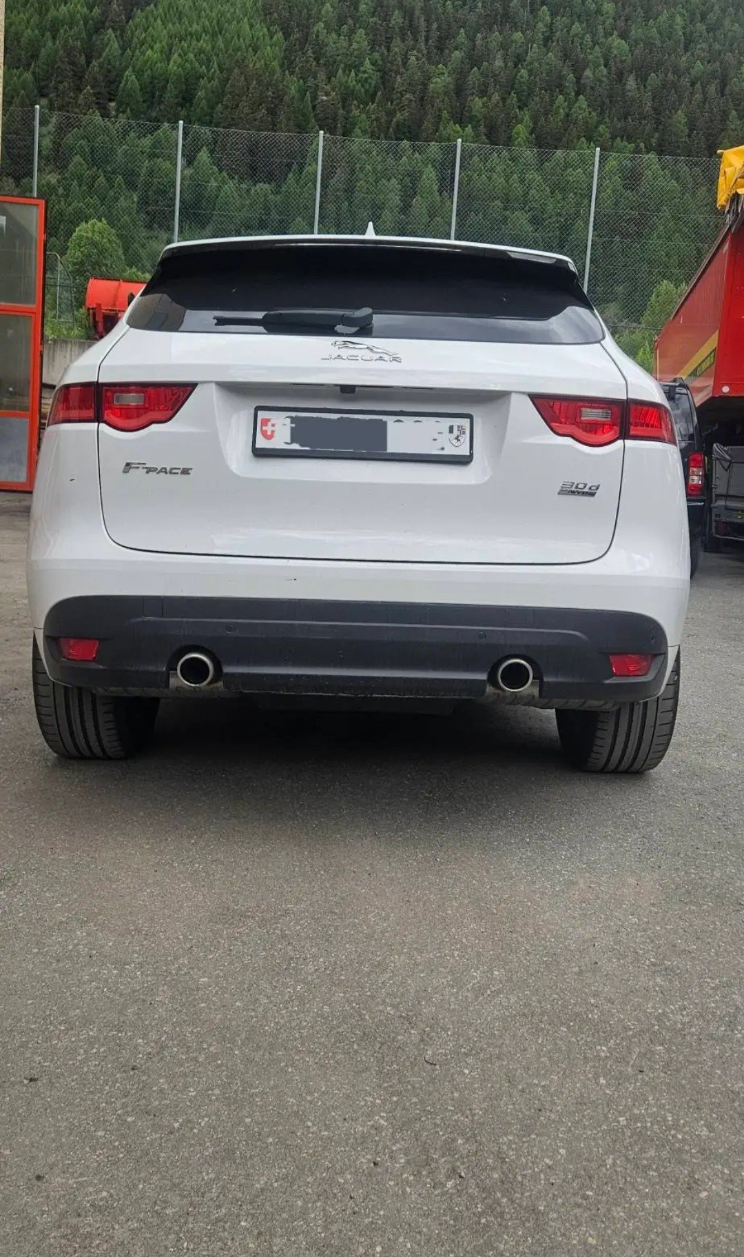 JAGUAR F-PACE-image-2