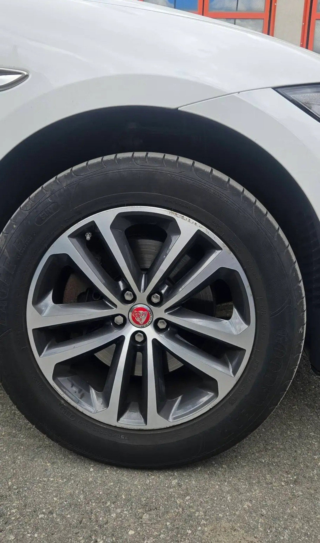 JAGUAR F-PACE-image-3