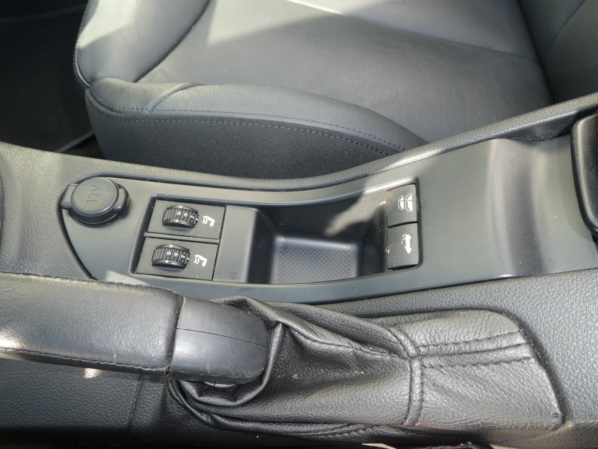 PEUGEOT 308 CC 1.6 16V Turbo Allure Automatic-image-9