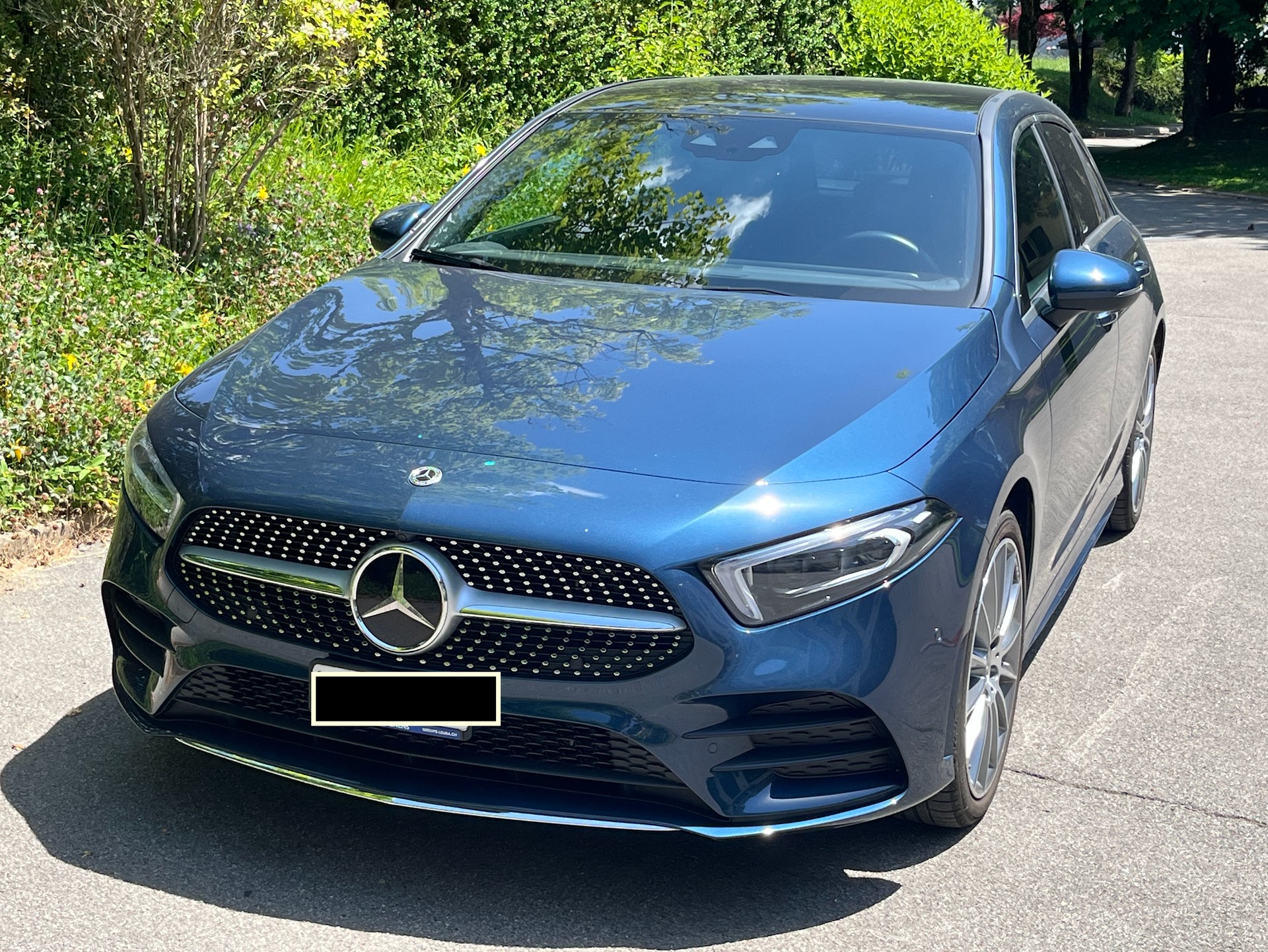 MERCEDES-BENZ A 250 e AMG Line-image-4