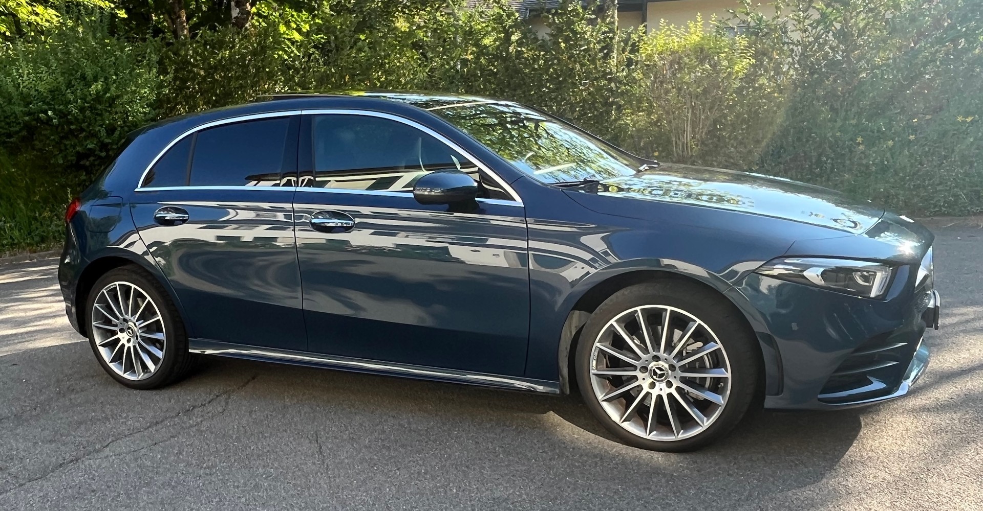 MERCEDES-BENZ A 250 e AMG Line