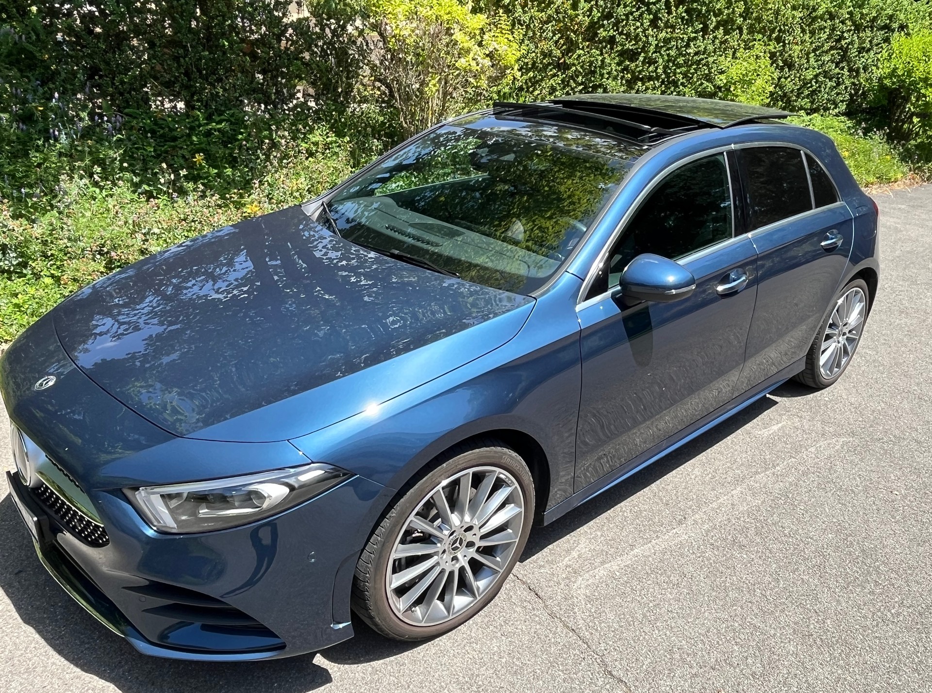 MERCEDES-BENZ A 250 e AMG Line-image-0
