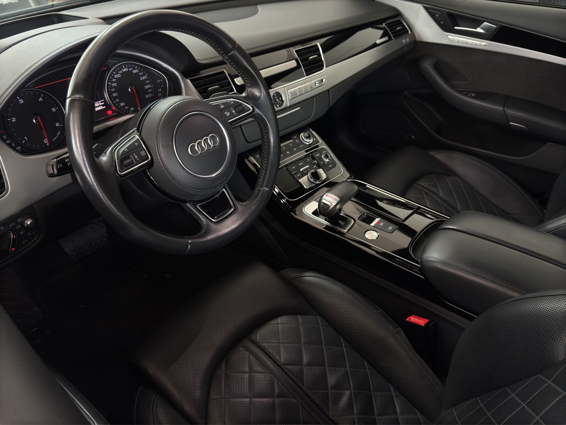 AUDI 3.0 V6 TDI quattro *Pano-Luftfederung-Bose*-image-13