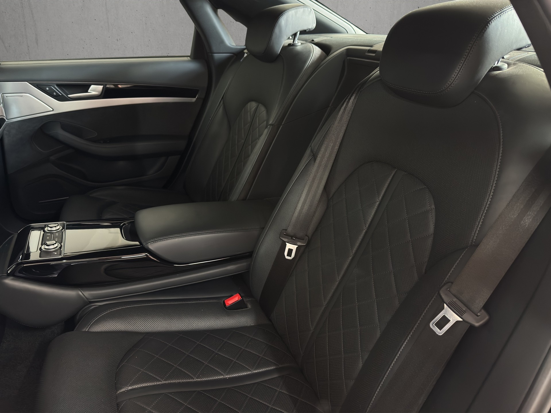 AUDI 3.0 V6 TDI quattro *Pano-Luftfederung-Bose*-image-6
