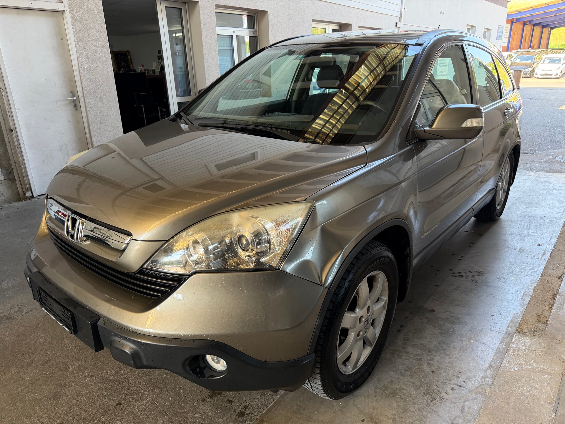 HONDA CR-V-image-1
