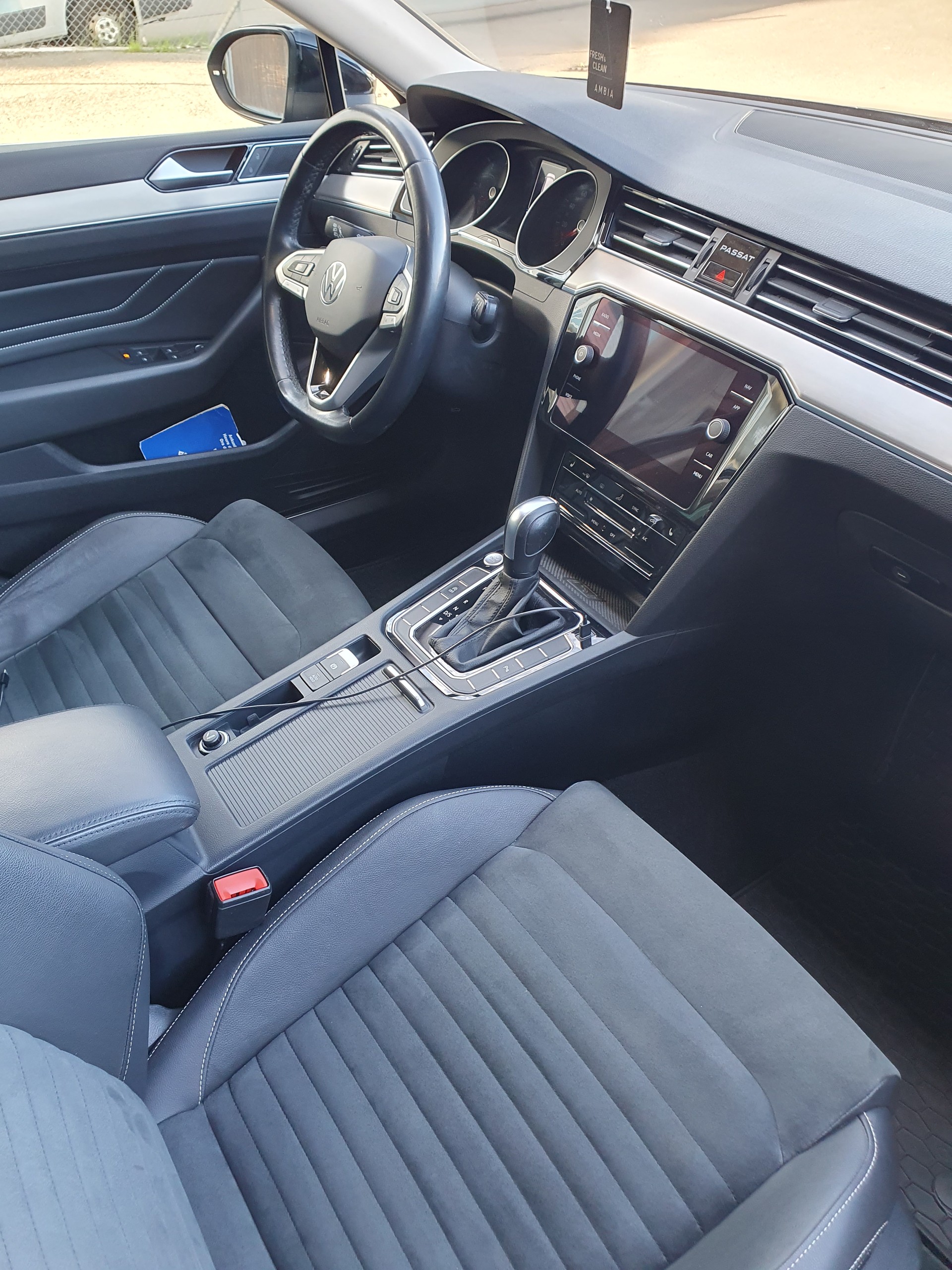 VW PASSAT-image-1