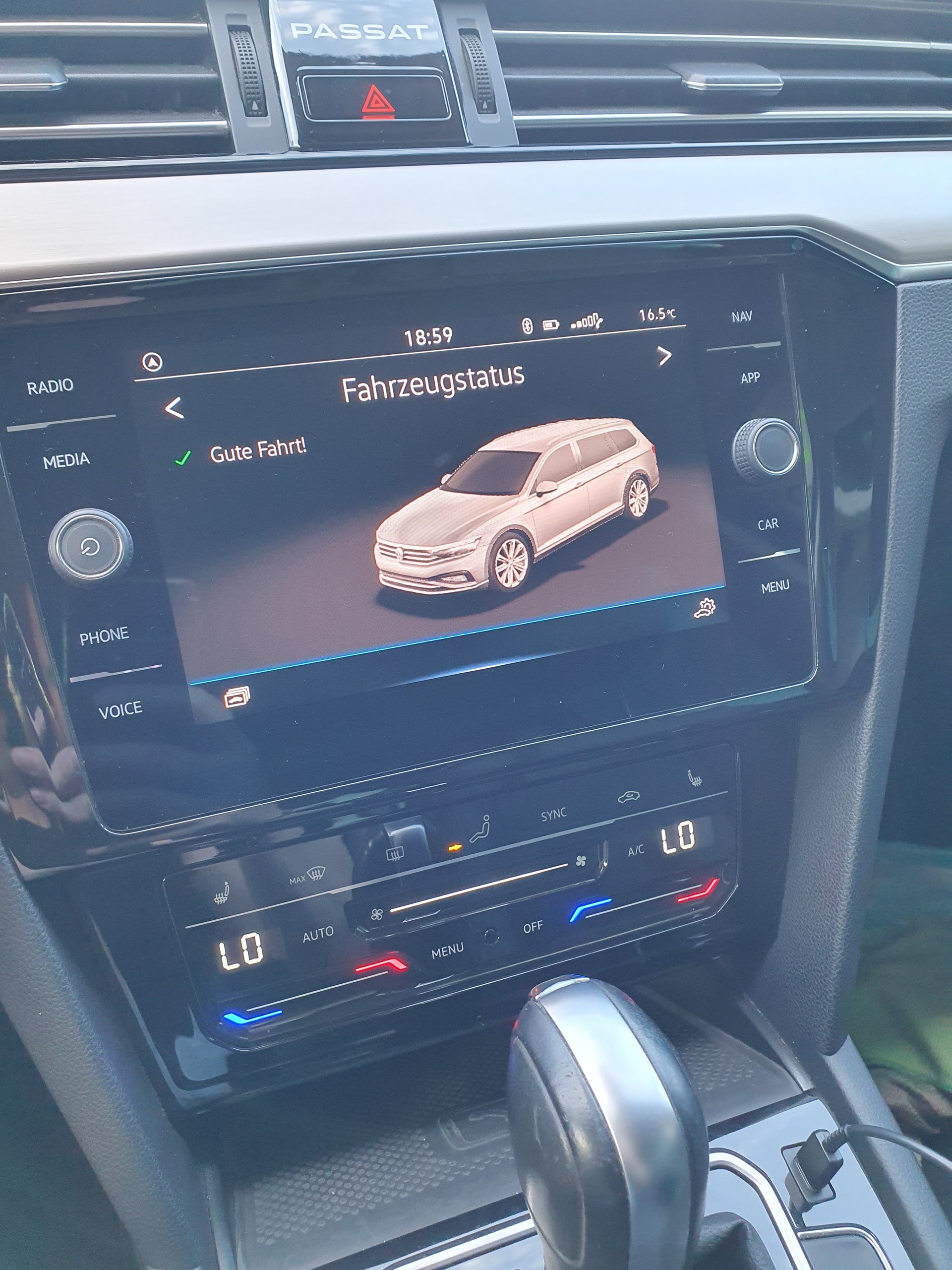 VW PASSAT-image-2