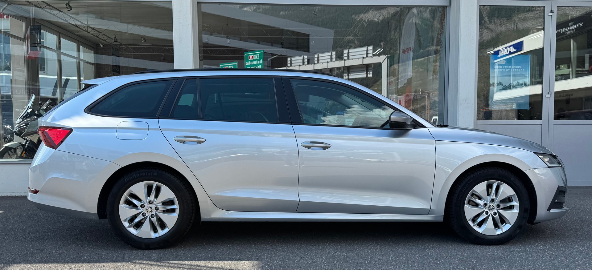 SKODA Octavia Combi 2.0 TDI DSG Ambition 4x4-image-1