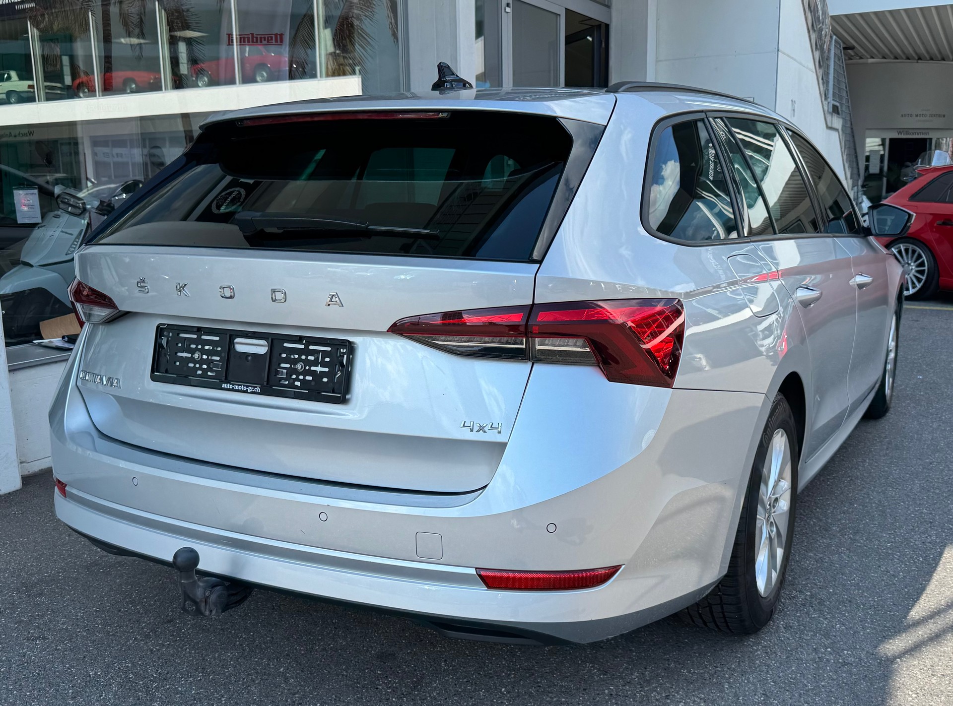 SKODA Octavia Combi 2.0 TDI DSG Ambition 4x4-image-4