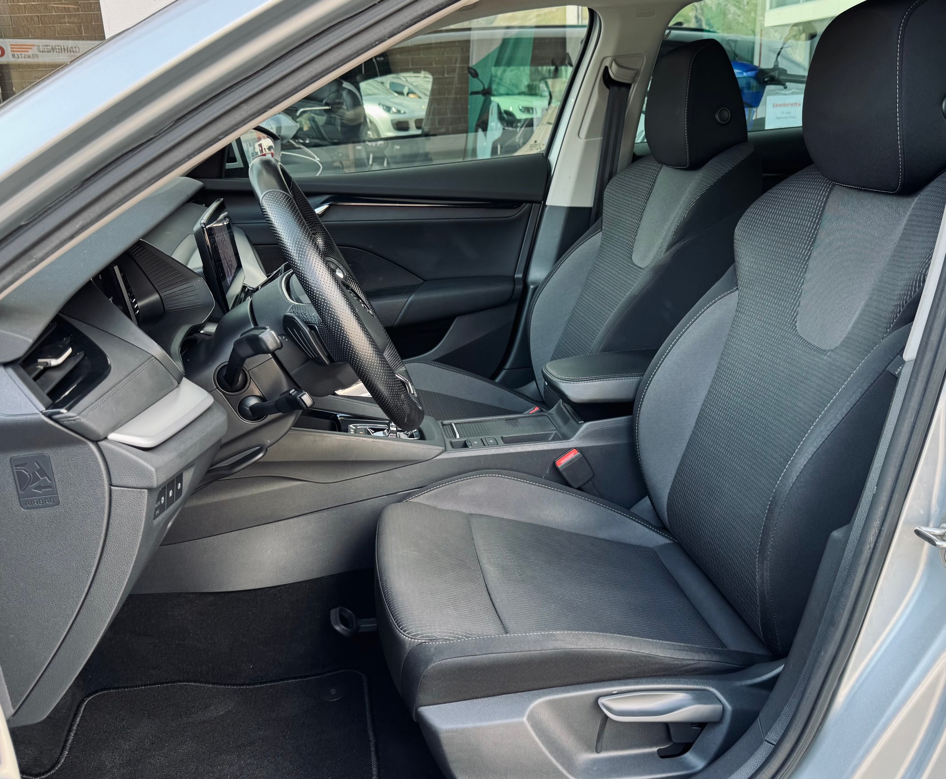 SKODA Octavia Combi 2.0 TDI DSG Ambition 4x4-image-7