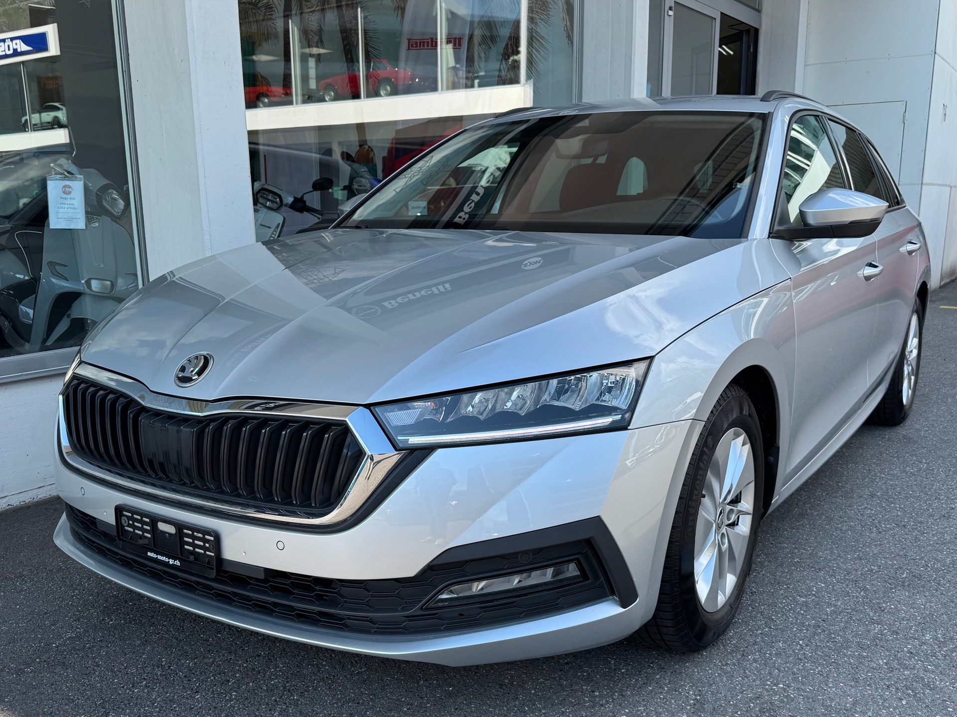 SKODA Octavia Combi 2.0 TDI DSG Ambition 4x4-image-5