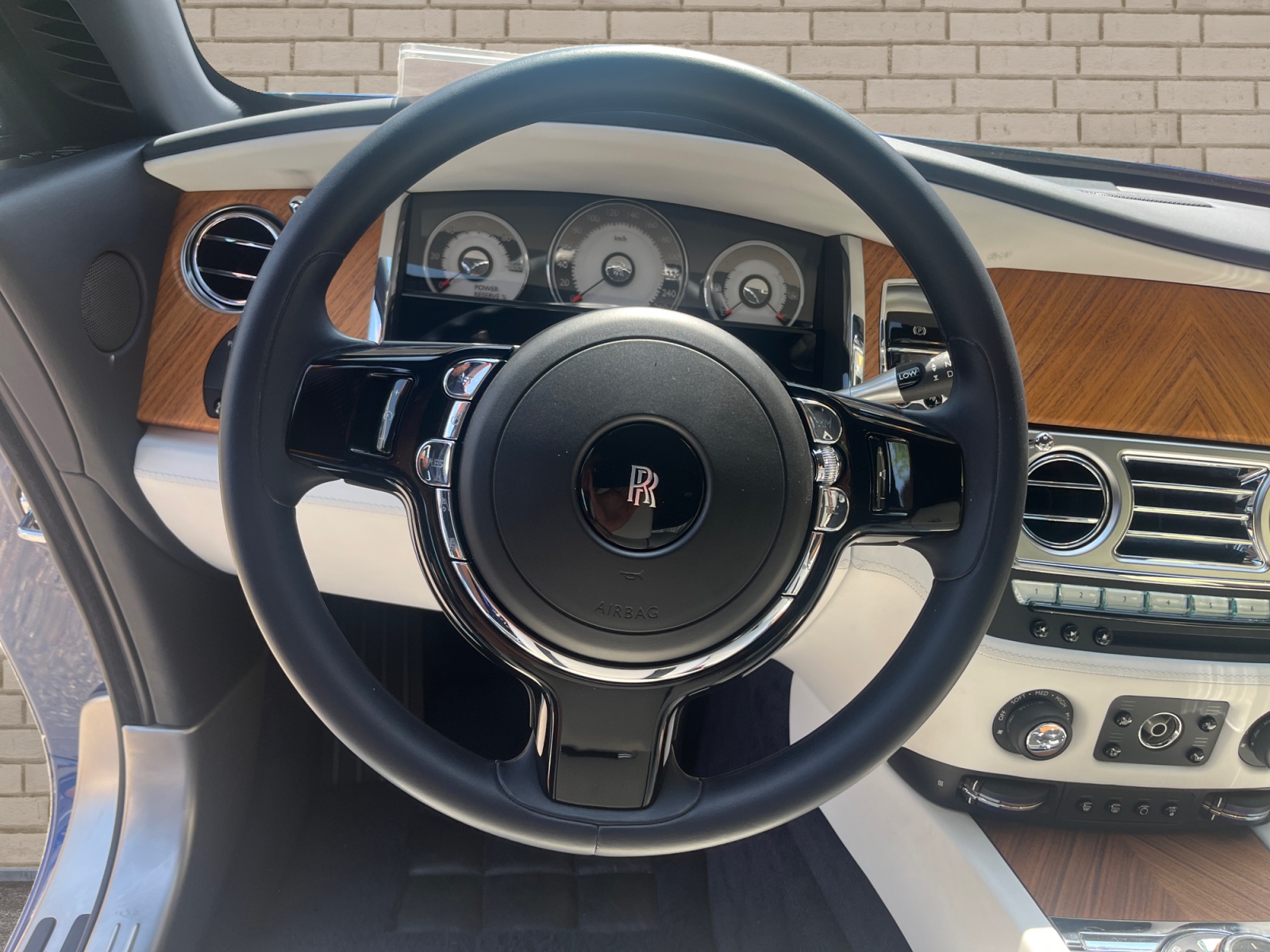 ROLLS-ROYCE Wraith 6.6 V12-image-7