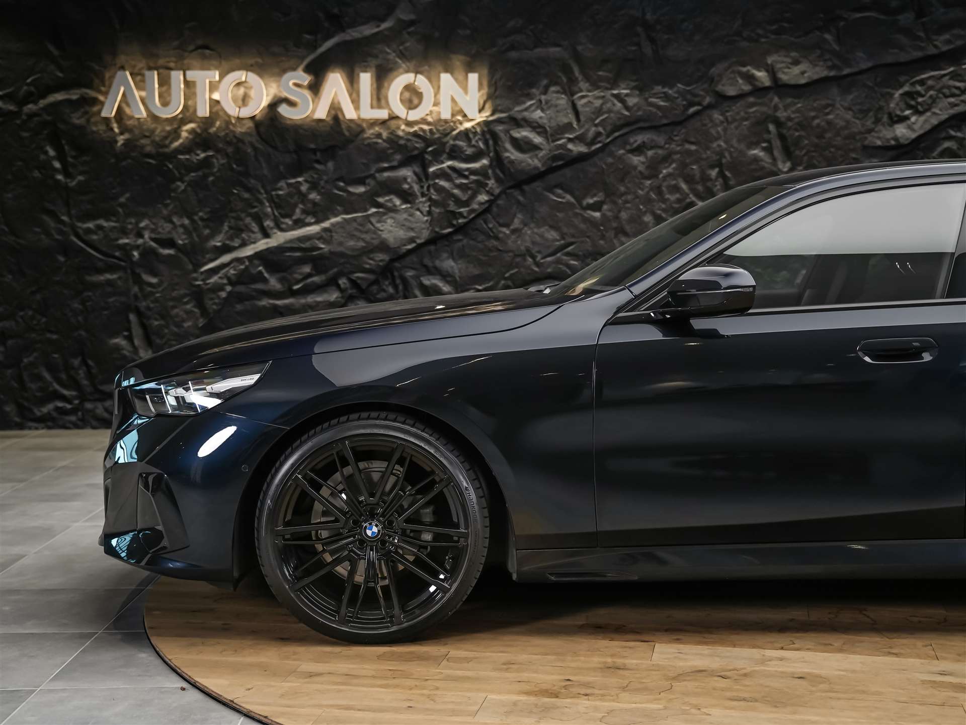 BMW 520i M Sport Steptronic *Werksgarantie*21" Felgen*El. Sitze mit Memory*-image-15