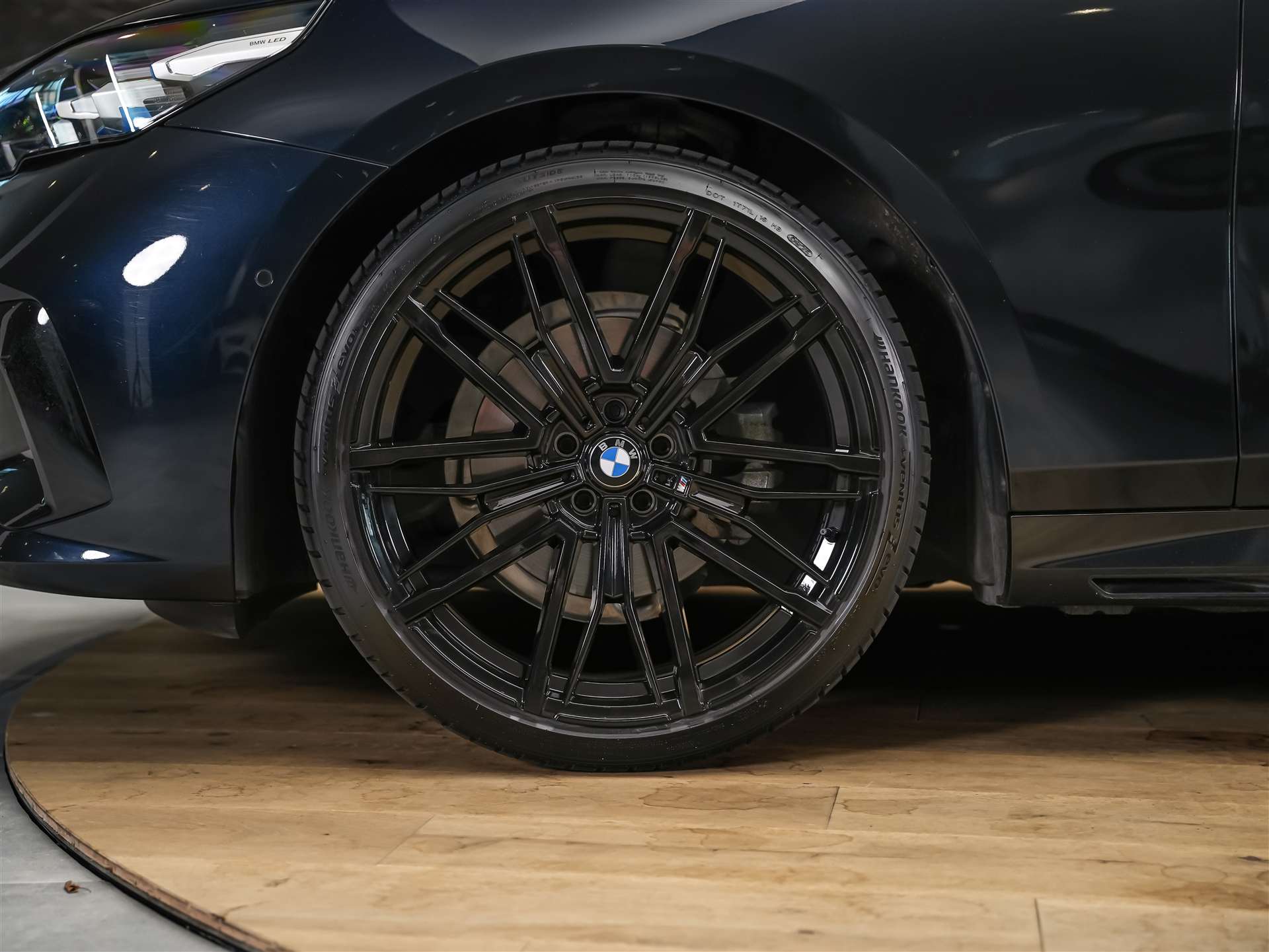BMW 520i M Sport Steptronic *Werksgarantie*21" Felgen*El. Sitze mit Memory*-image-16