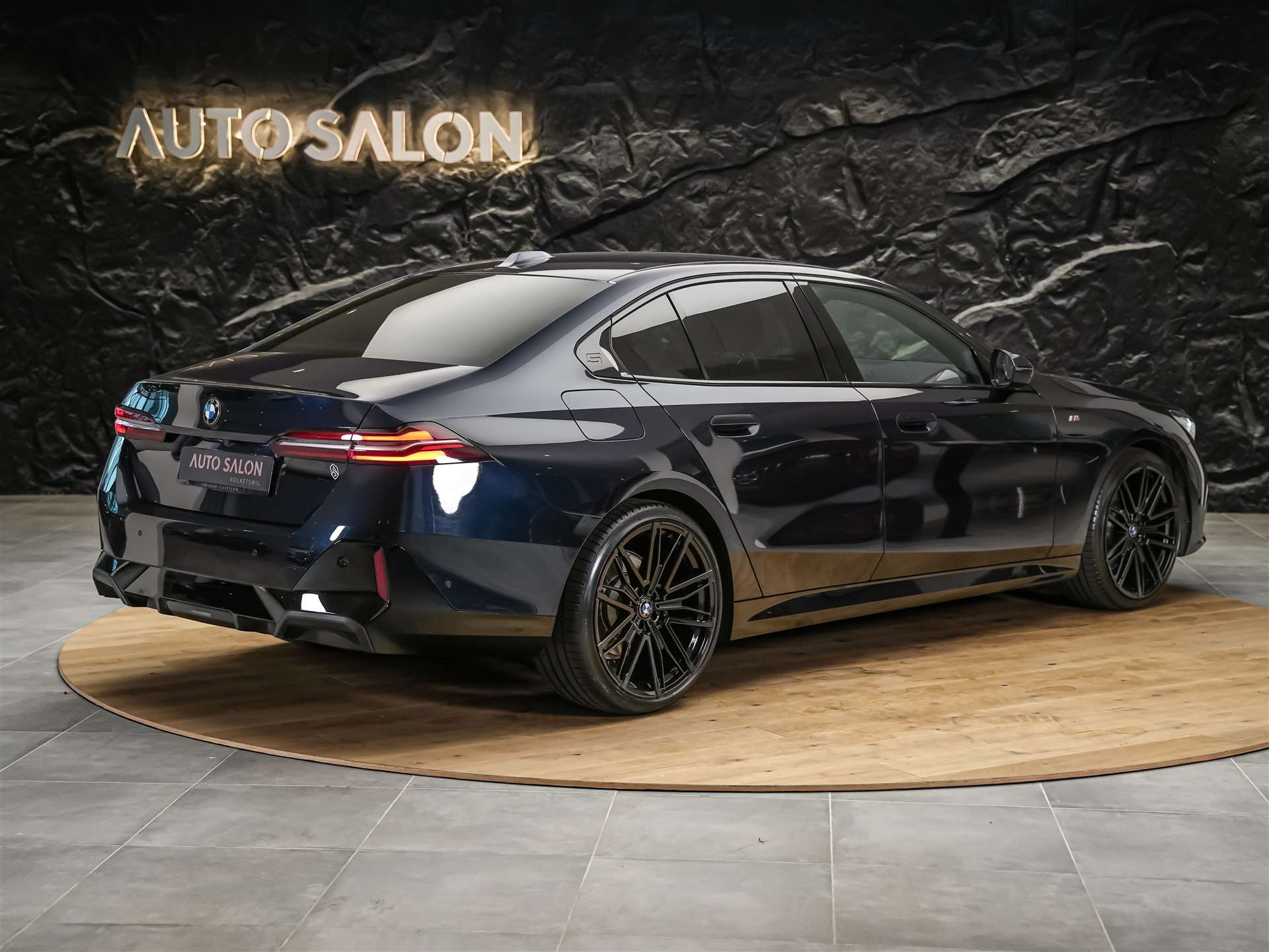 BMW 520i M Sport Steptronic *Werksgarantie*21" Felgen*El. Sitze mit Memory*-image-5