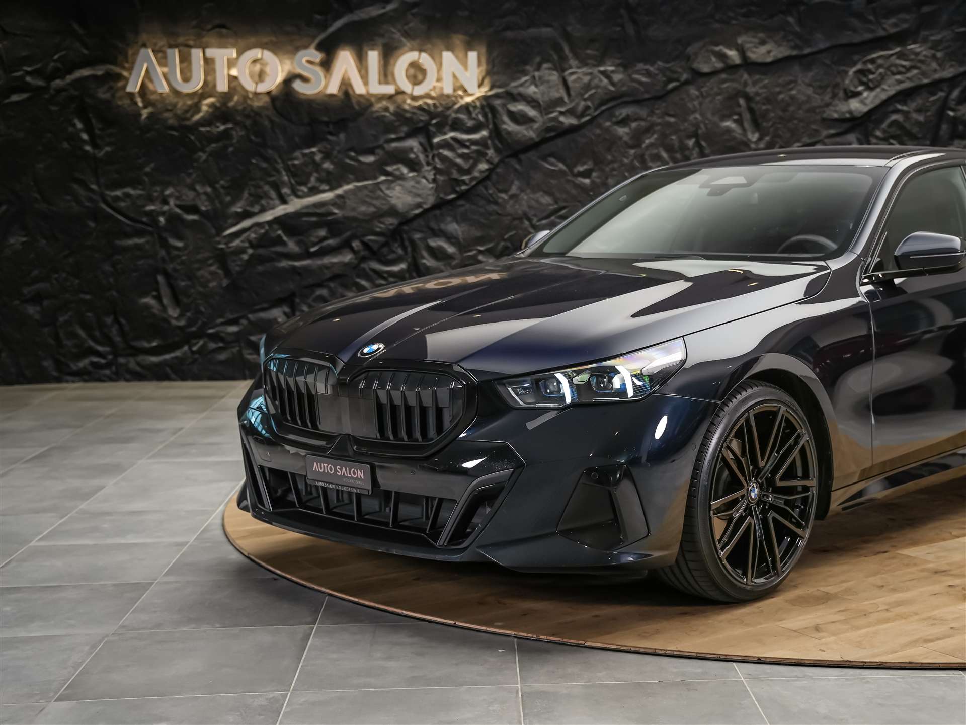 BMW 520i M Sport Steptronic *Werksgarantie*21" Felgen*El. Sitze mit Memory*-image-14